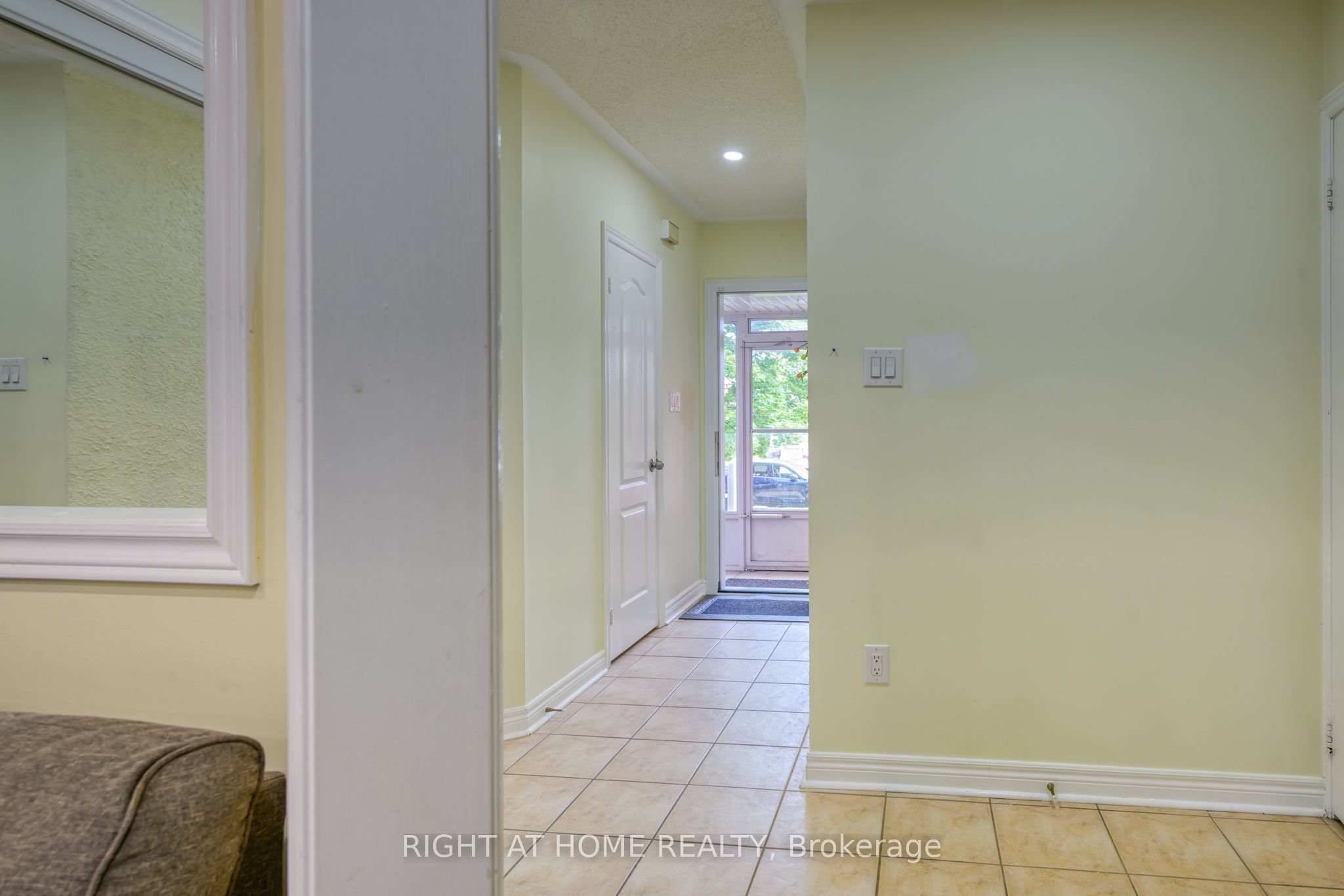 6683 Opera Glass Crescent, Mississauga, ON L5W 1R8 photo 4