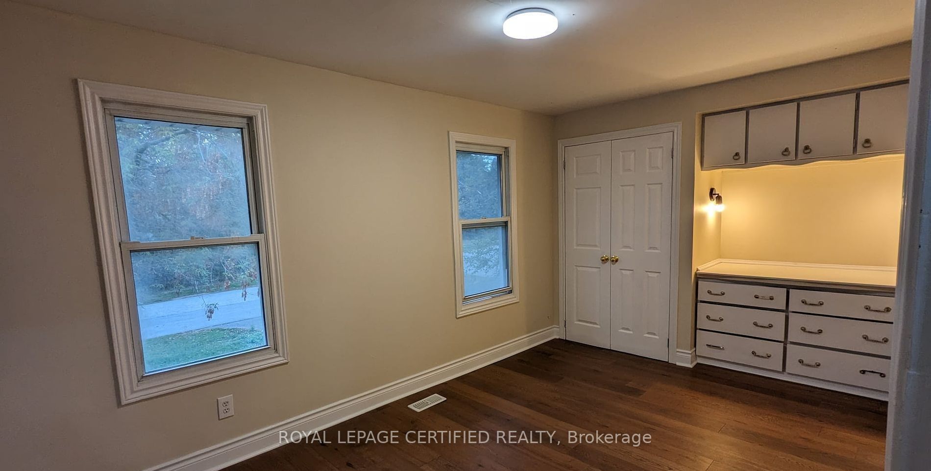 1468 Dundas Crescent, Mississauga, ON L5C 1E9 photo 2