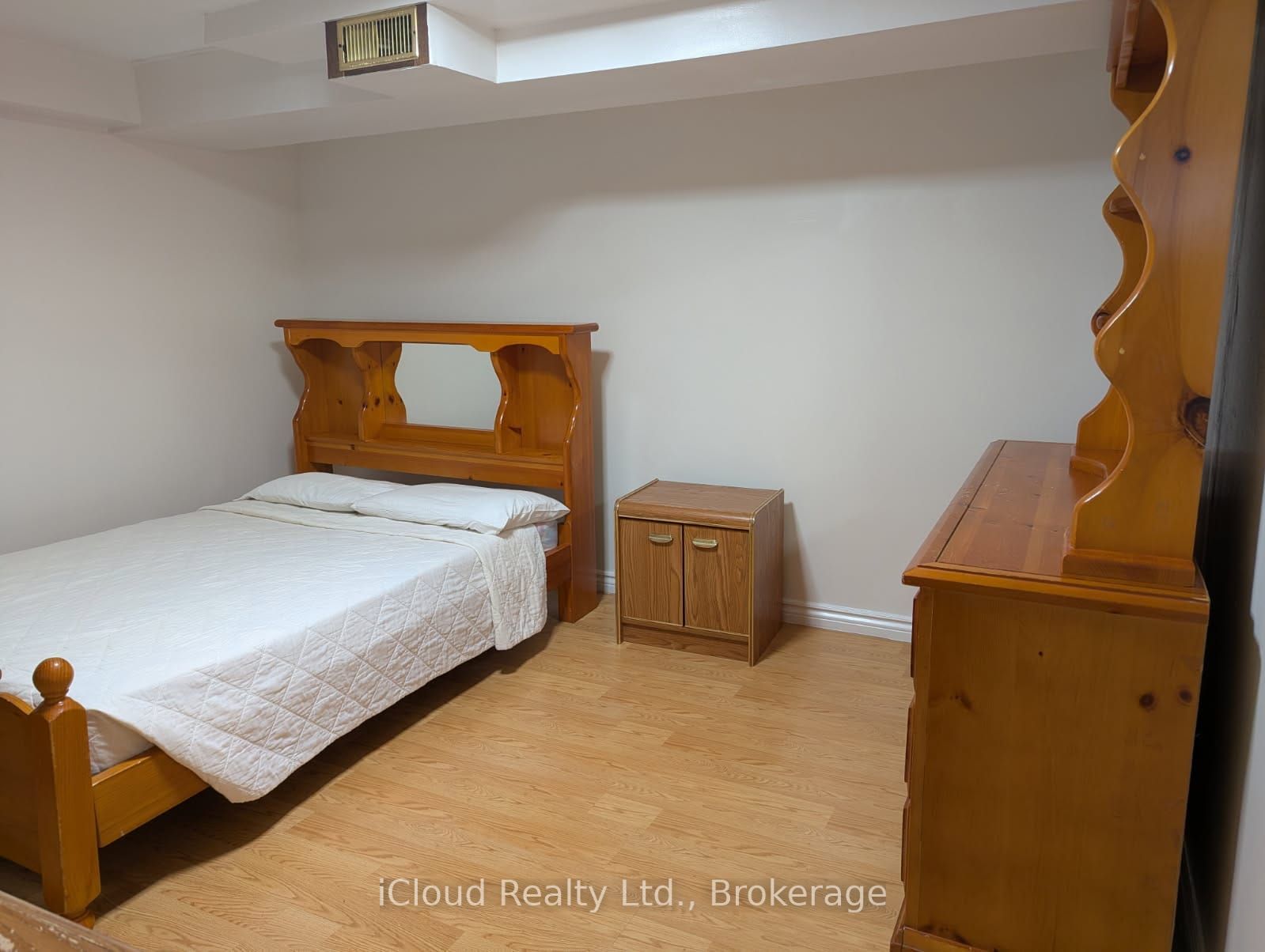 11 Daystrom Drive BSMT, Toronto, ON M9M 2A8 photo 3
