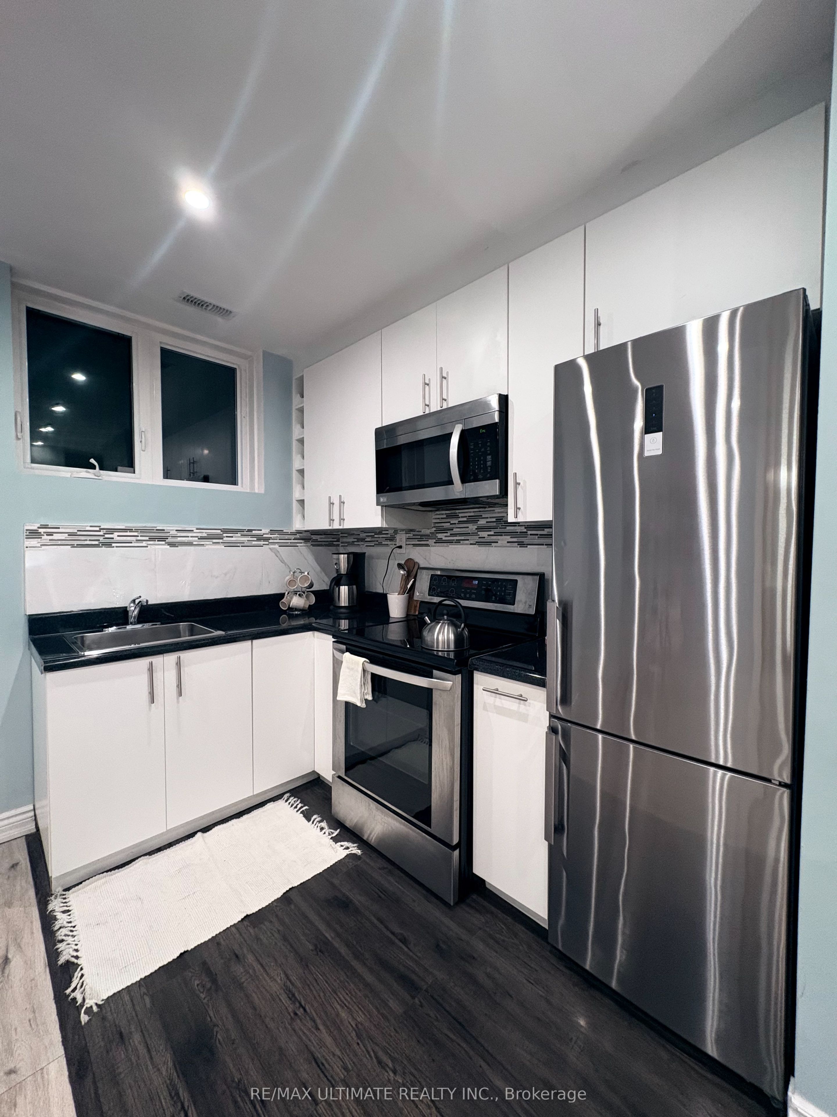 1166 Glengrove Avenue W 2 Lower, Toronto, ON M6B 2K4 photo 2