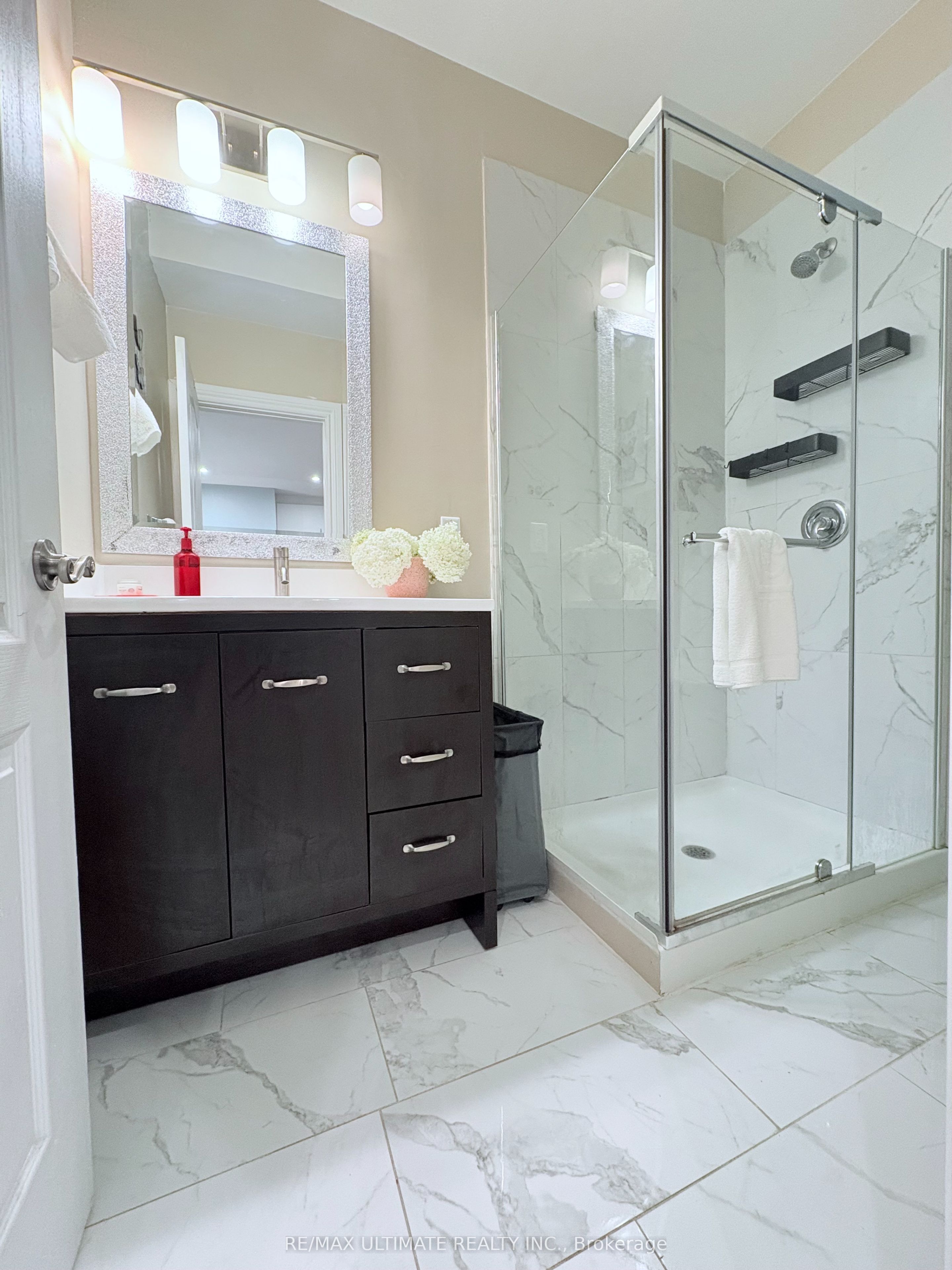 1166 Glengrove Avenue W 2 Lower, Toronto, ON M6B 2K4 photo 4