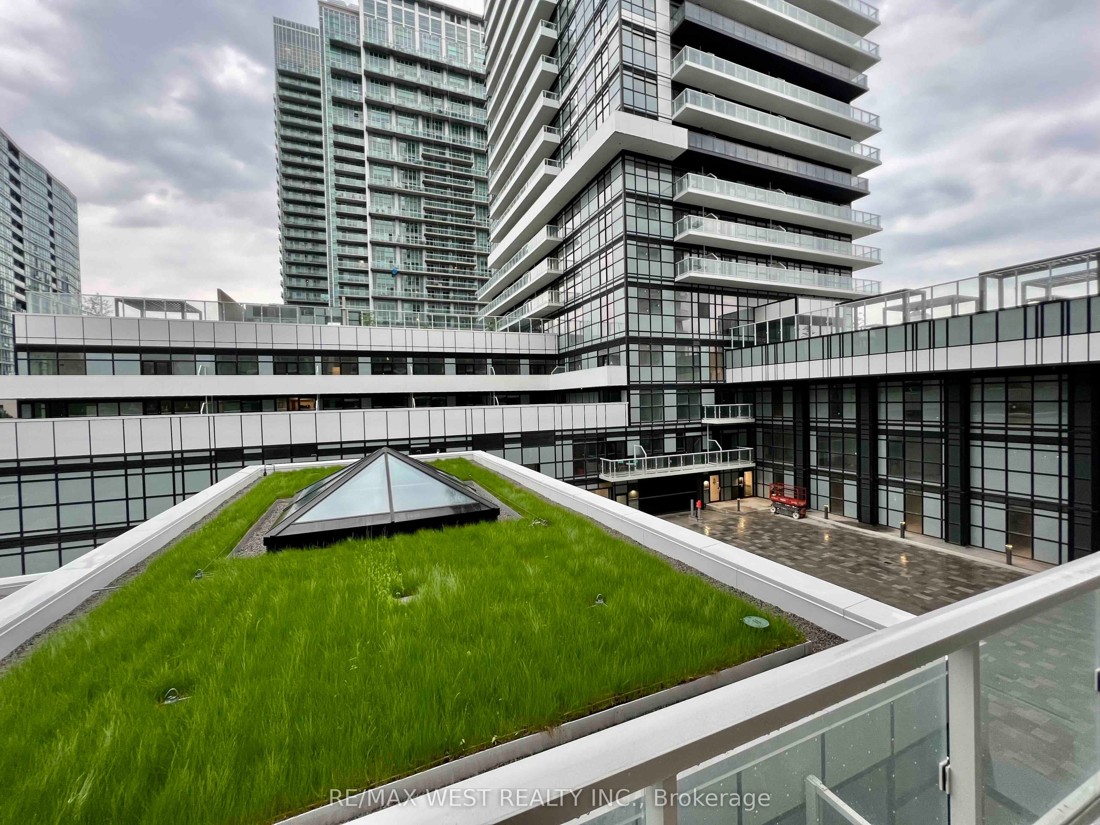 251 Manitoba Street 336, Toronto, ON M8Y 0C7