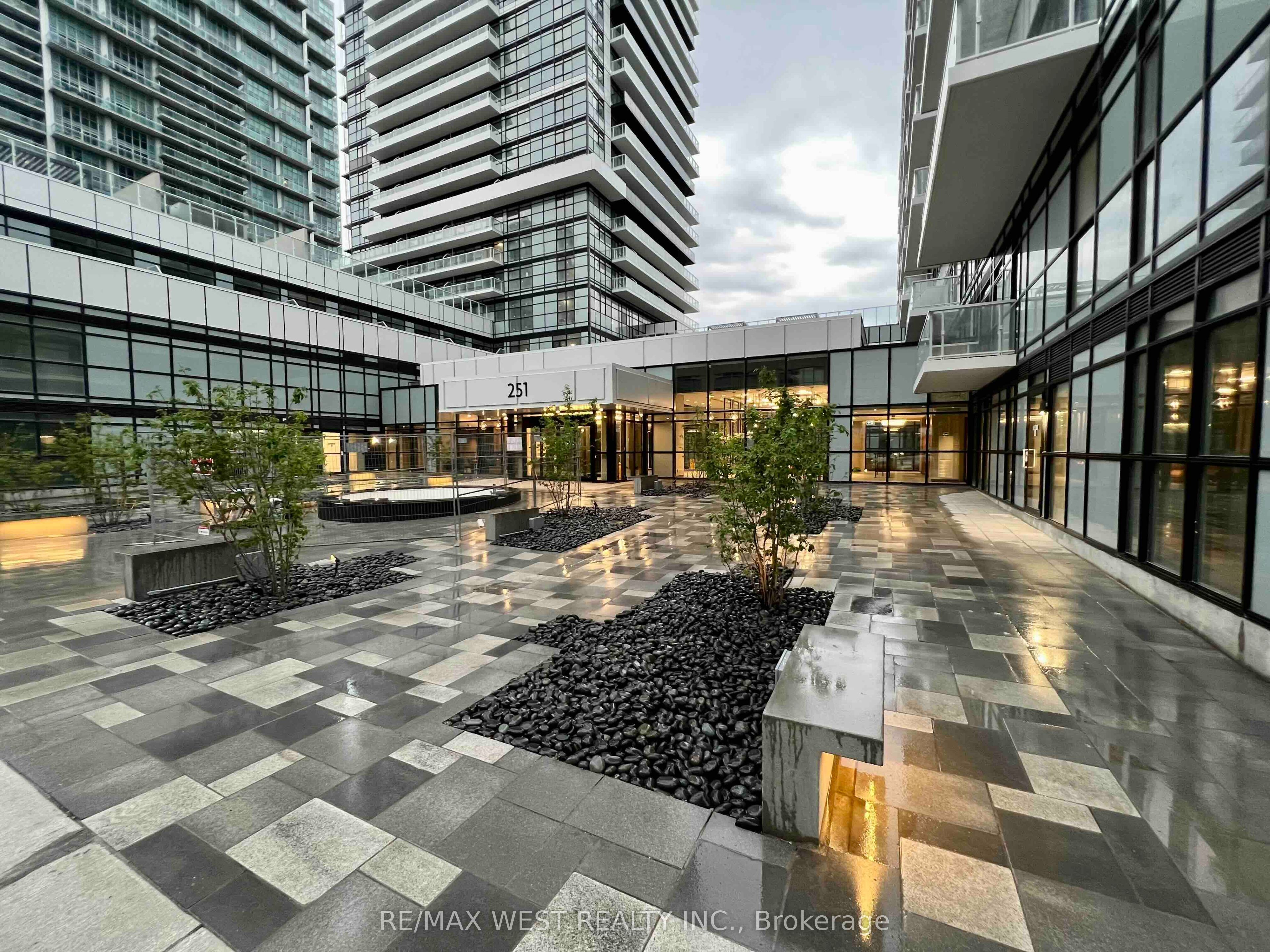 251 Manitoba Street 336, Toronto, ON M8Y 0C7 photo 2