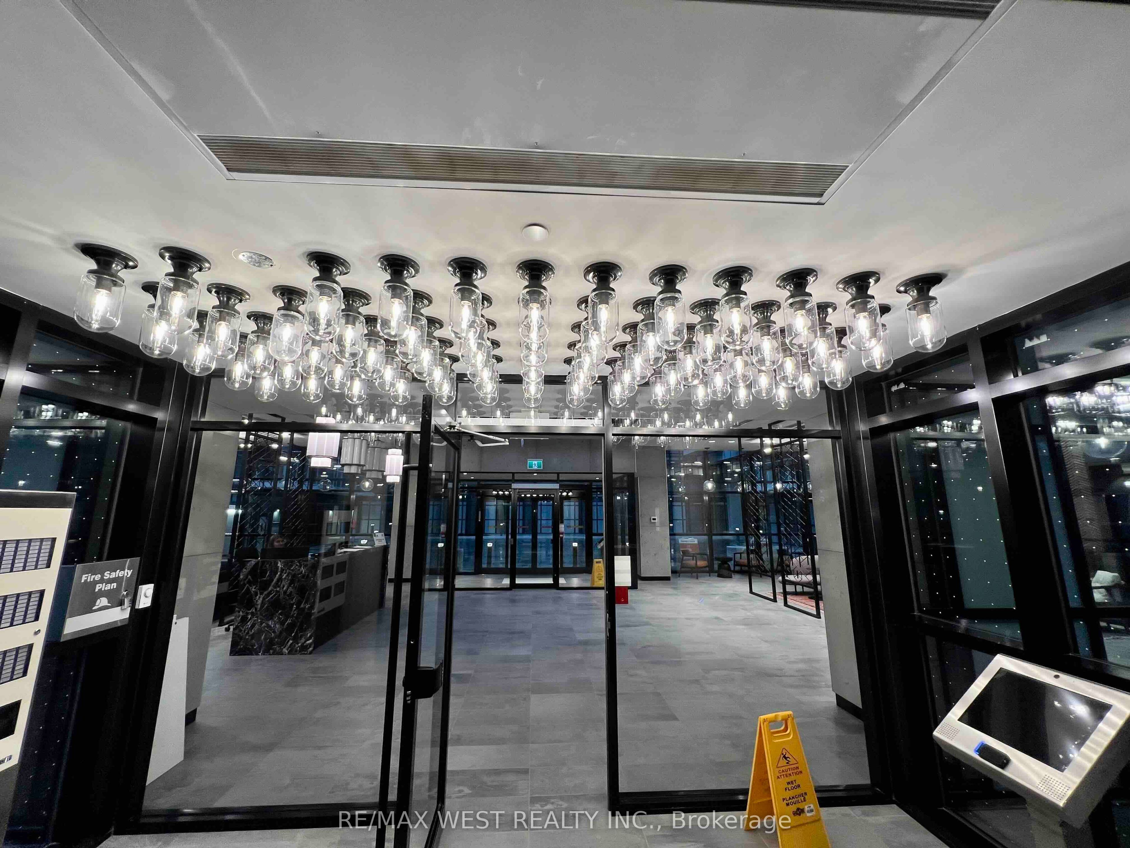 251 Manitoba Street 336, Toronto, ON M8Y 0C7 photo 3