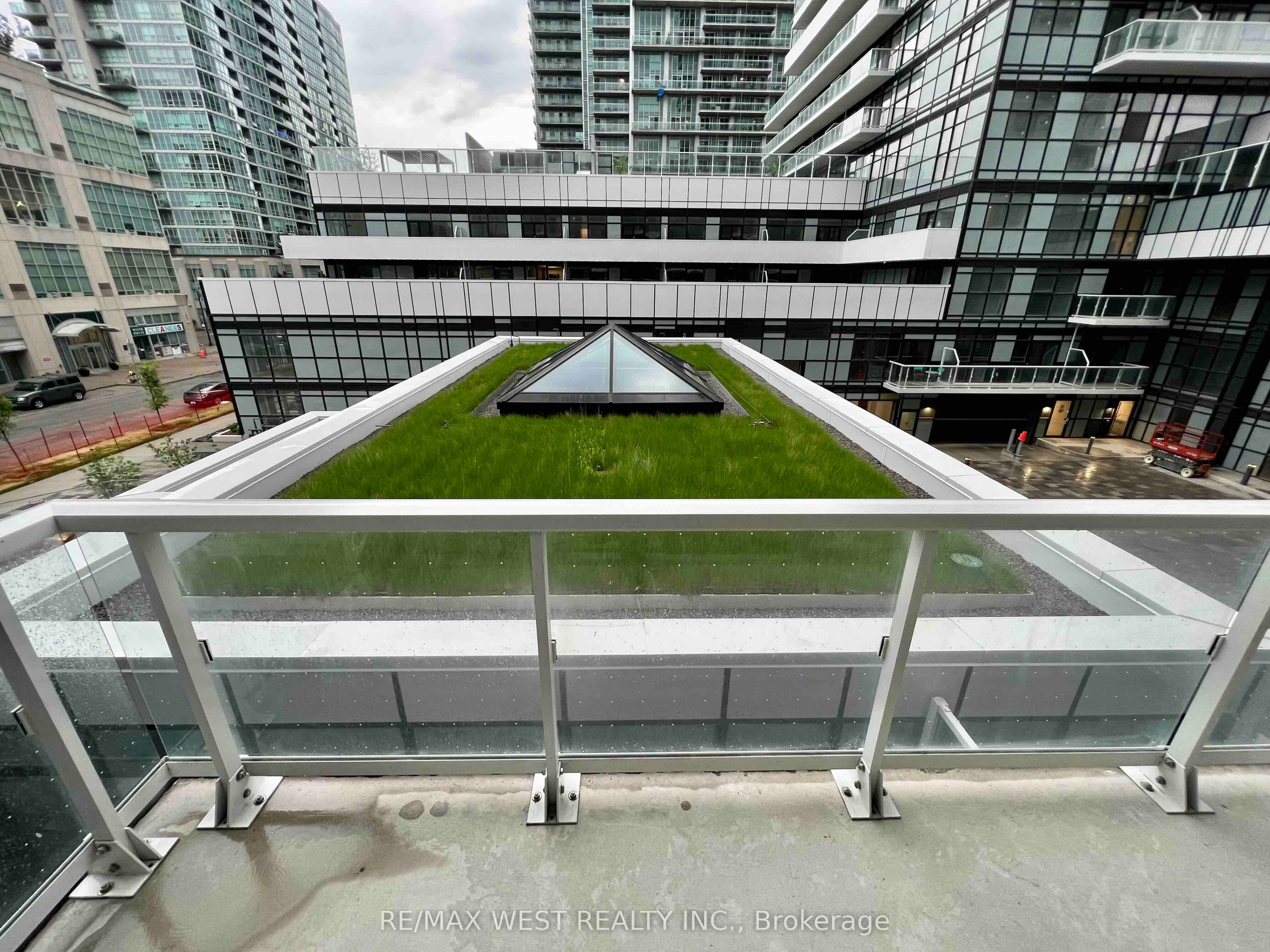 251 Manitoba Street 336, Toronto, ON M8Y 0C7 photo 4
