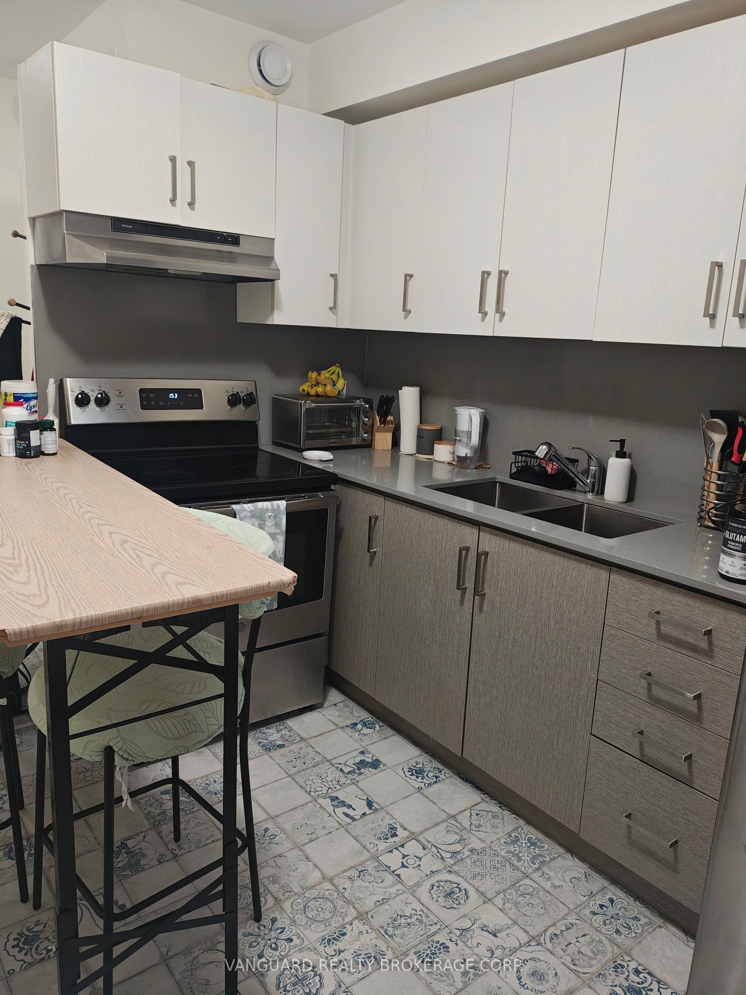 982 Dovercourt Road Basement, Toronto, ON M6H 2X5 photo 3