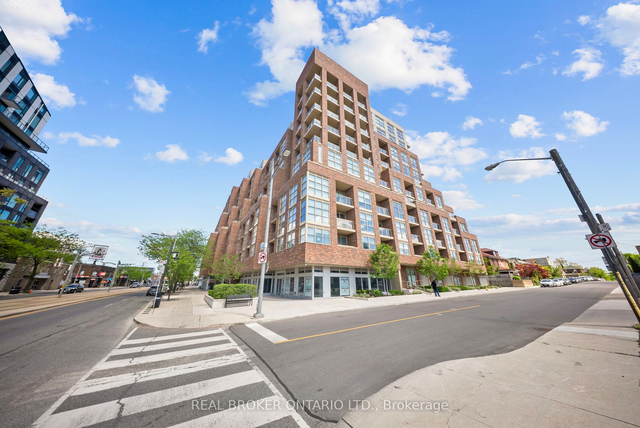 1787 St Clair Avenue W 920, Toronto, ON M6N 0B7 photo 3