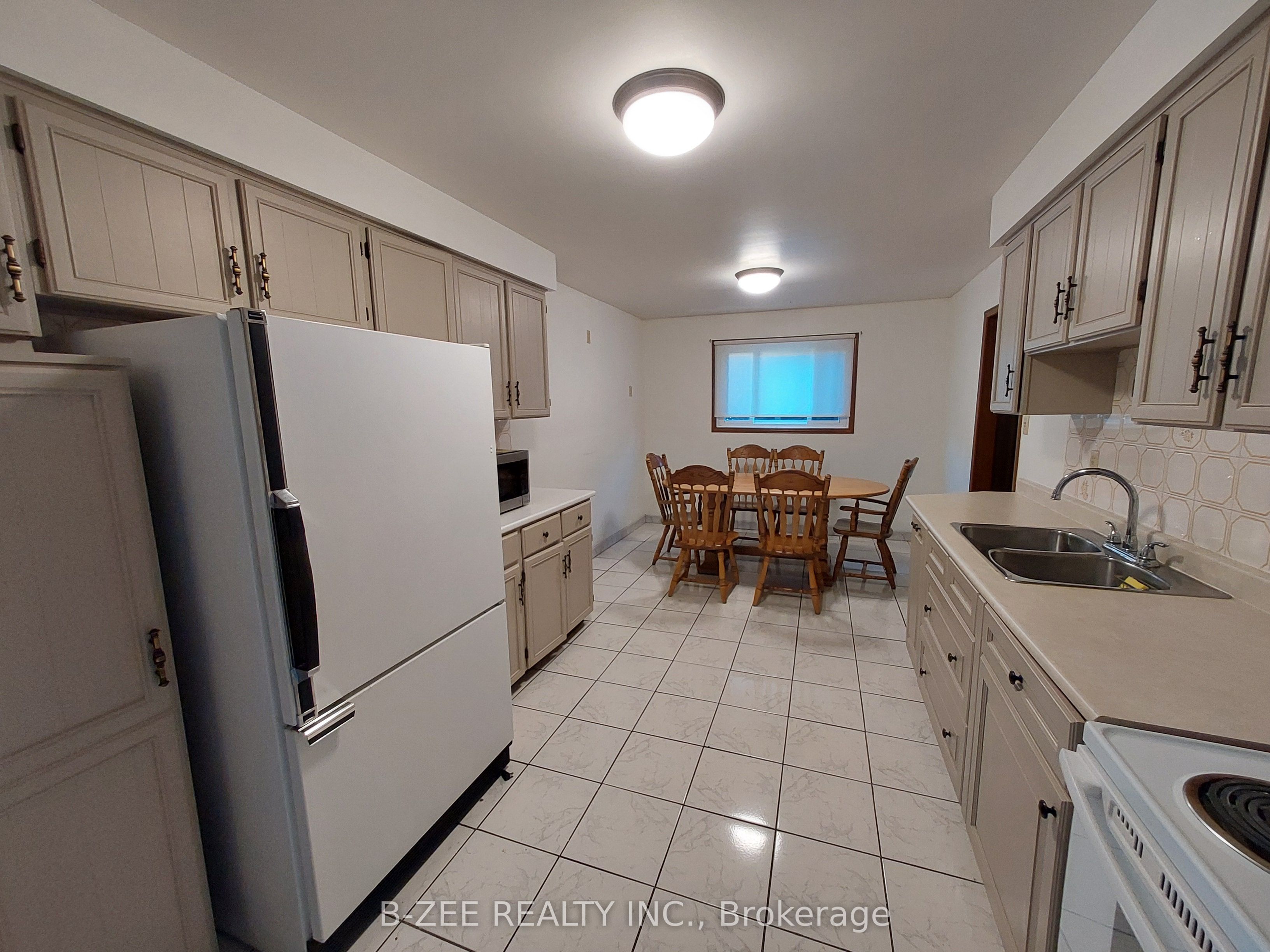 4174 Pascal Court, Mississauga, ON L4W 3C5 photo 3