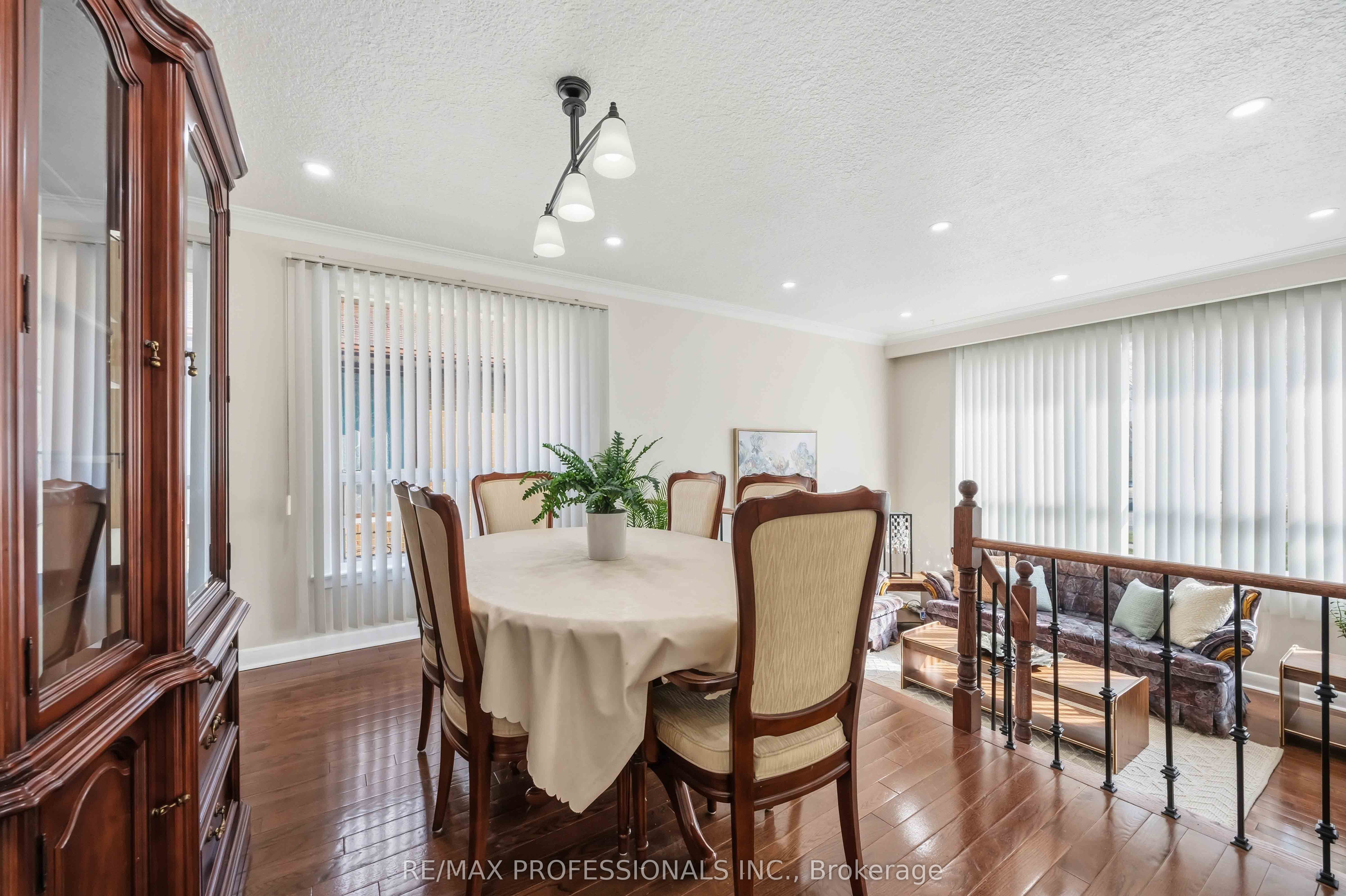 14 Dashwood Crescent, Toronto, ON M9V 2N8 photo 5