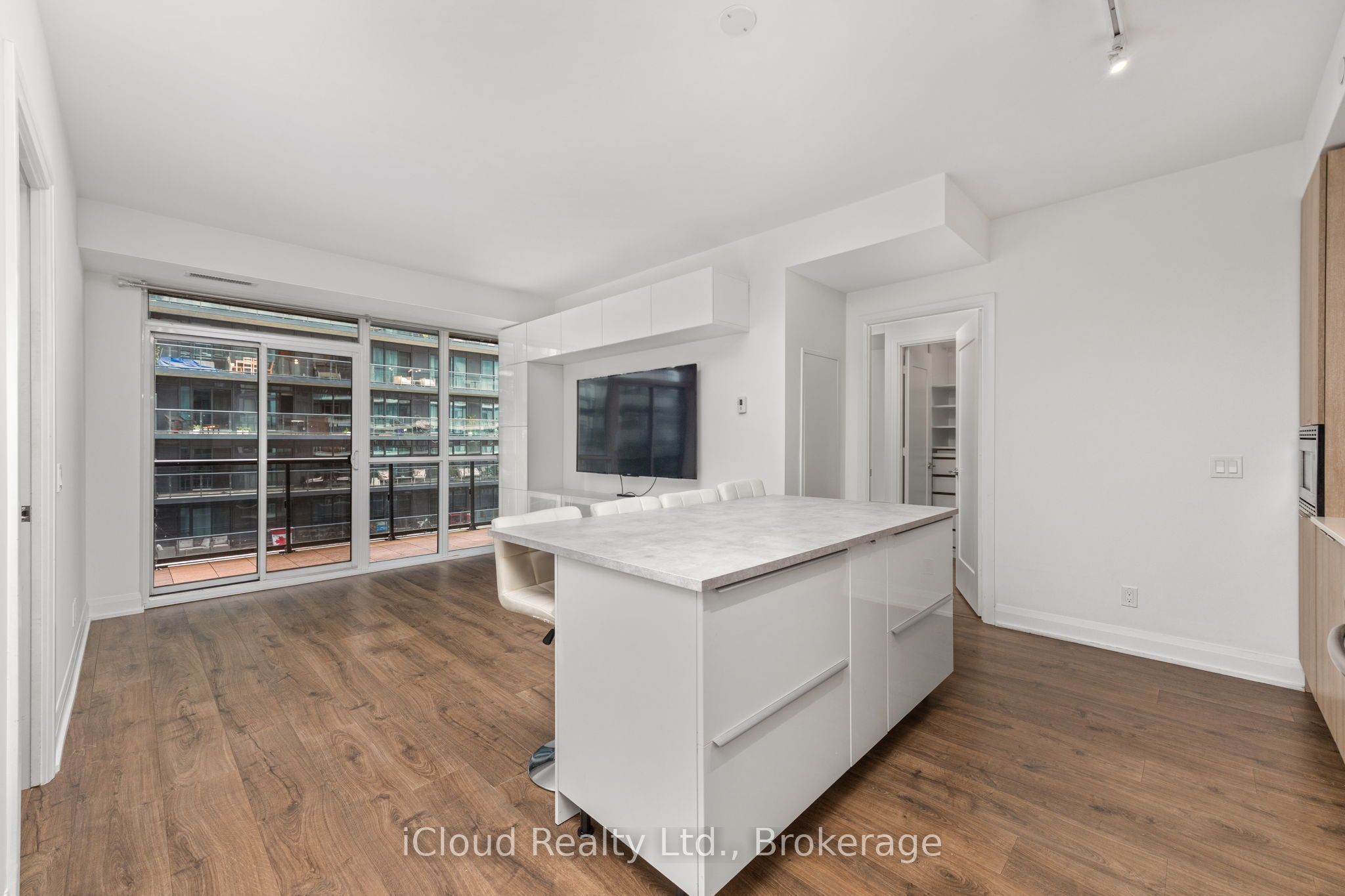 110 Marine Parade Drive 810, Toronto, ON M8V 0A3 photo 4