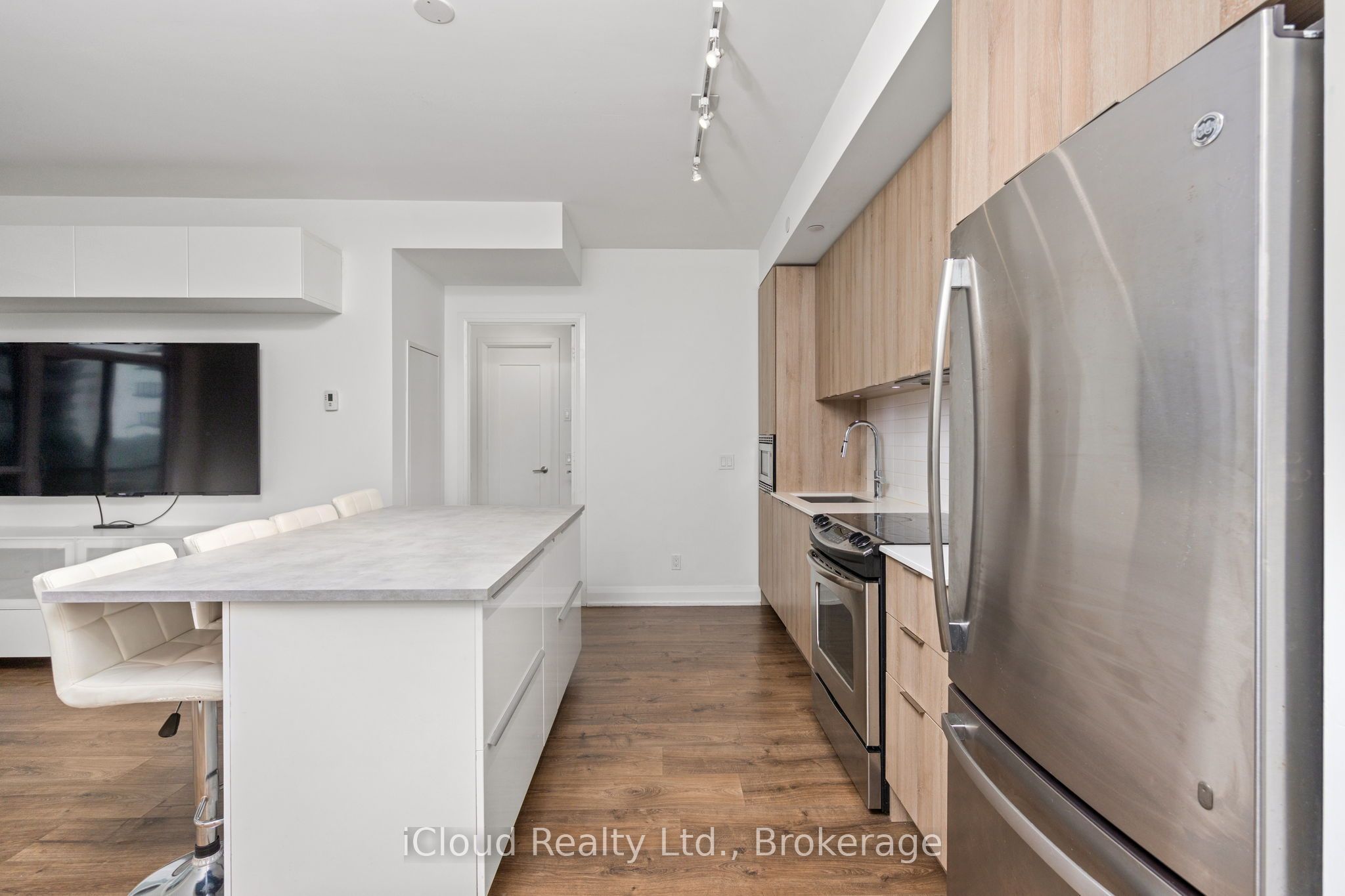 110 Marine Parade Drive 810, Toronto, ON M8V 0A3 photo 5