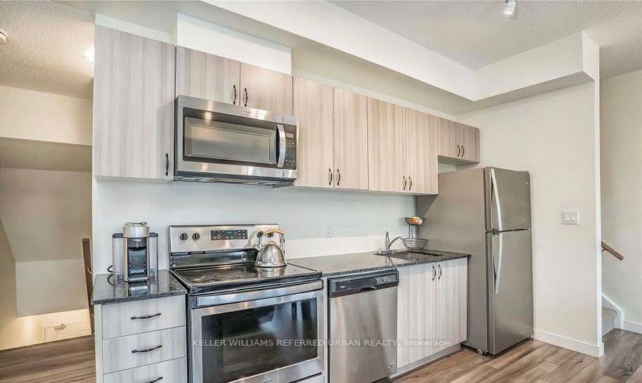 630 Rogers Road 25, Toronto, ON M6M 1C1 photo 2