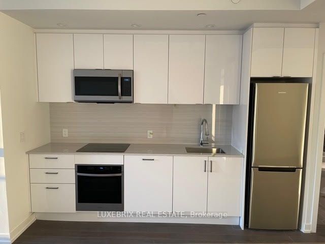 1928 Lakeshore Boulevard W 2211, Toronto, ON M6S 0B1 photo 5