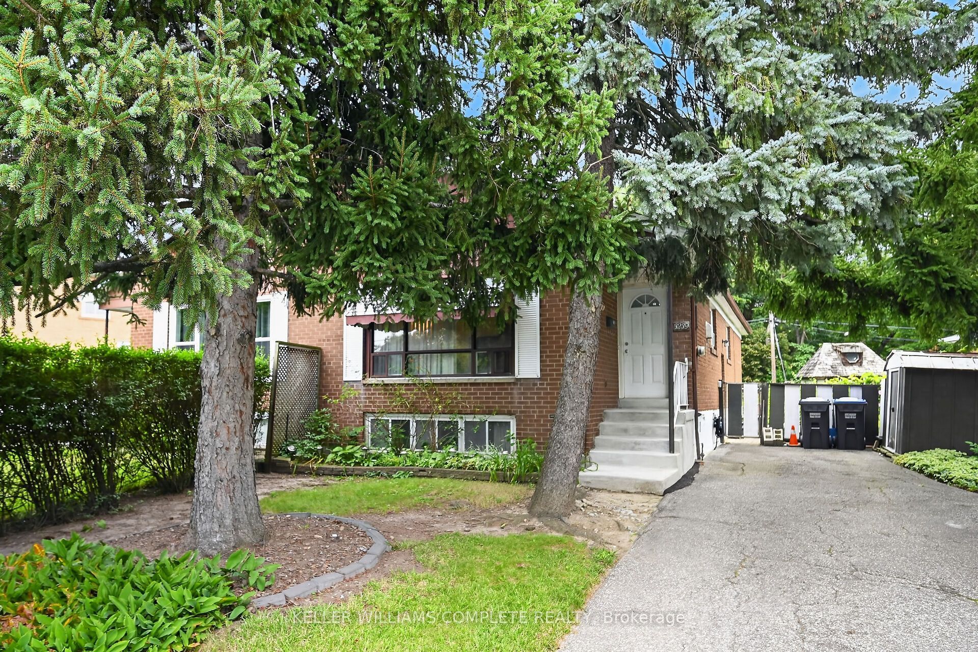 3239 QUEEN FREDERICA Drive, Mississauga, ON L4Y 2Z9 photo 2