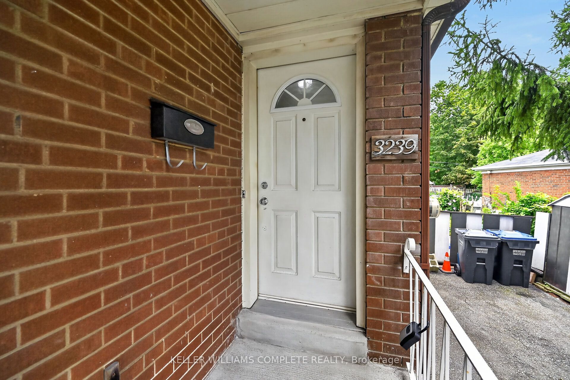 3239 QUEEN FREDERICA Drive, Mississauga, ON L4Y 2Z9 photo 4
