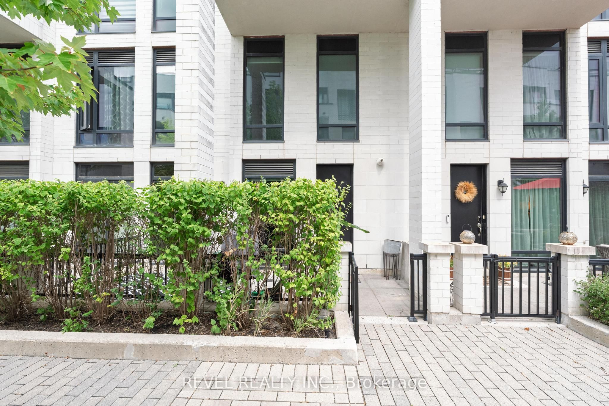 136 Widdicombe Hill Boulevard 108, Toronto, ON M9R 0A9 photo 3