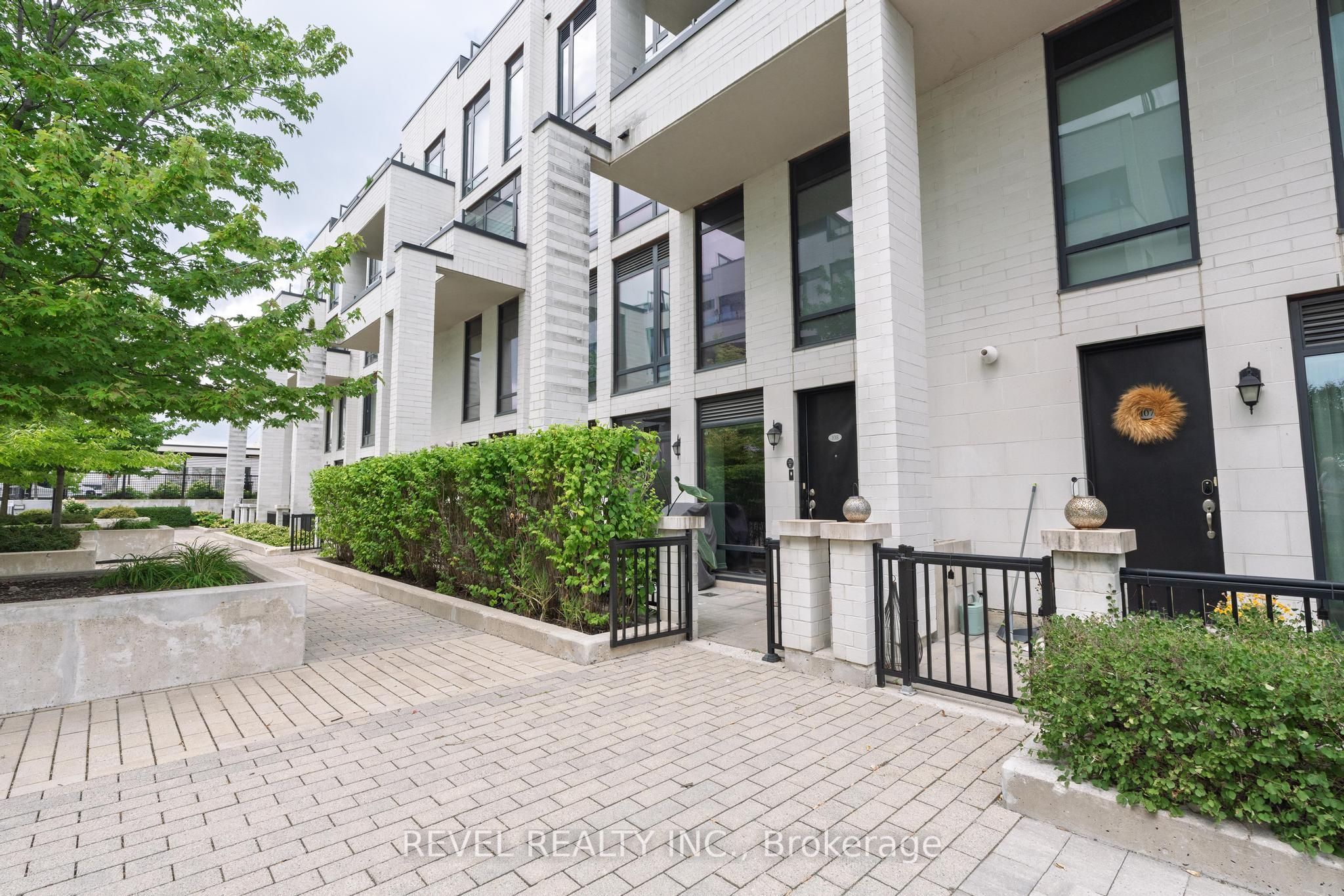 136 Widdicombe Hill Boulevard 108, Toronto, ON M9R 0A9 photo 4