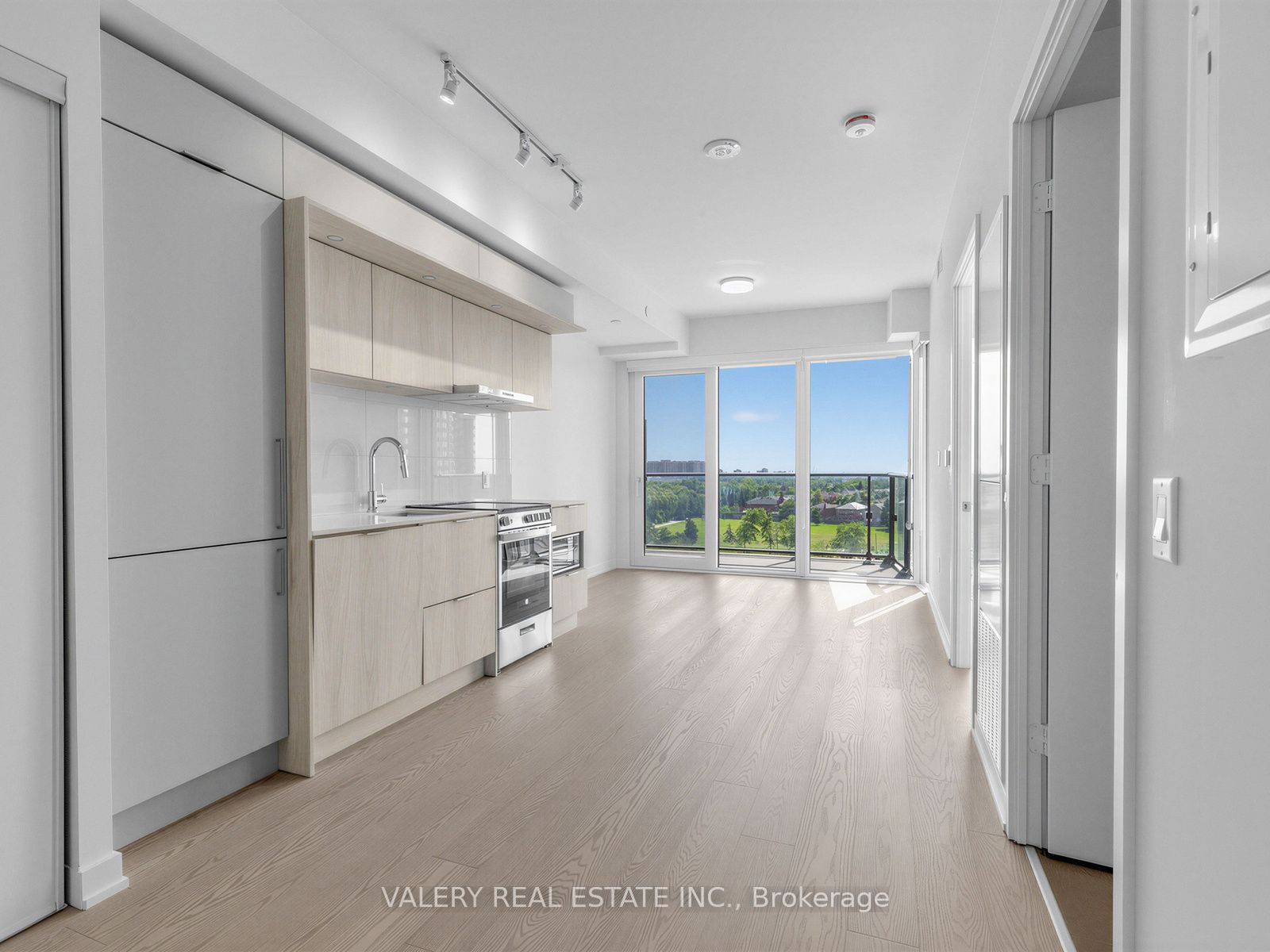 448 Burnhamthorpe Road W 516, Mississauga, ON L5B 0R4
