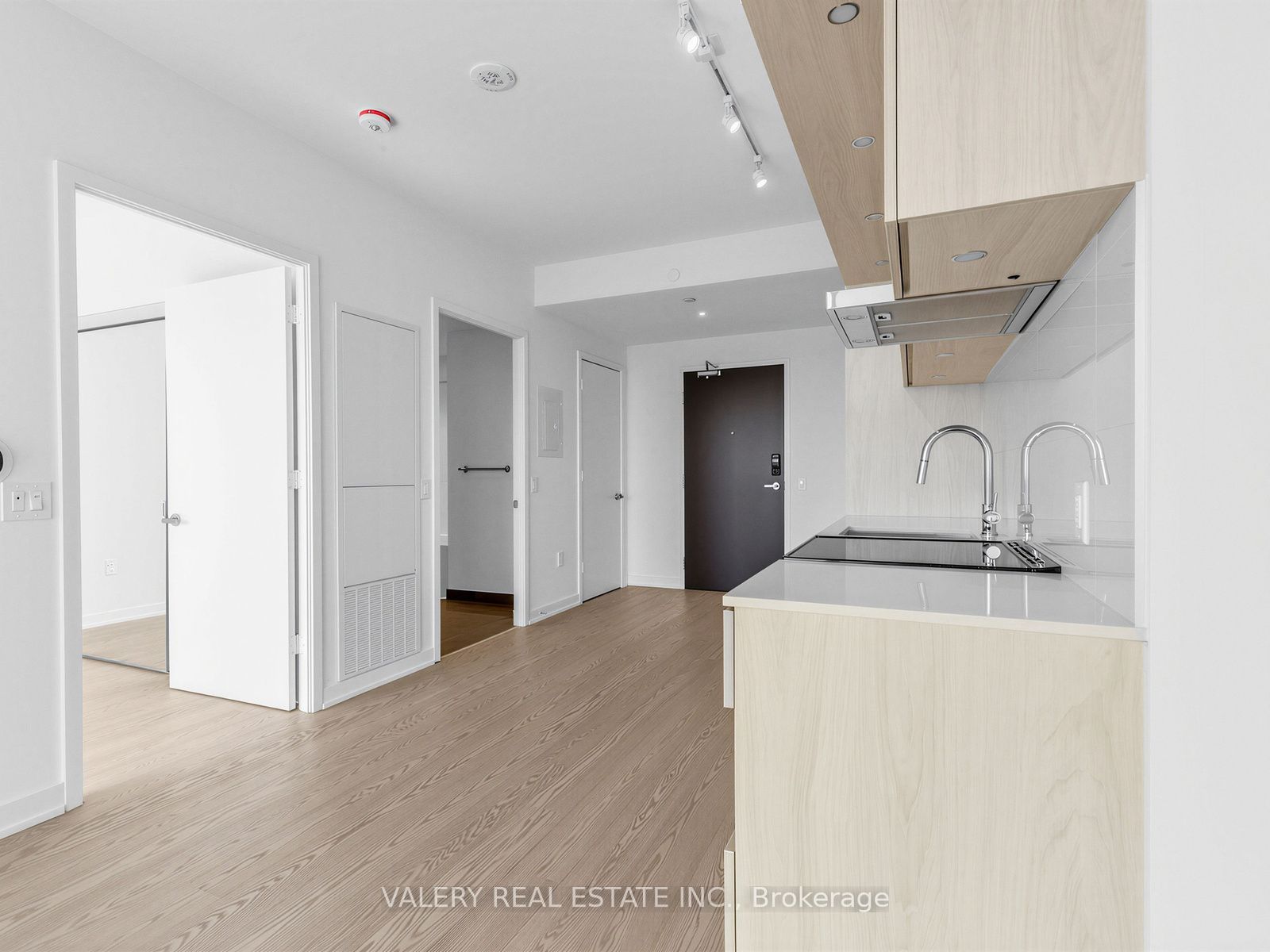 448 Burnhamthorpe Road W 516, Mississauga, ON L5B 0R4 photo 5