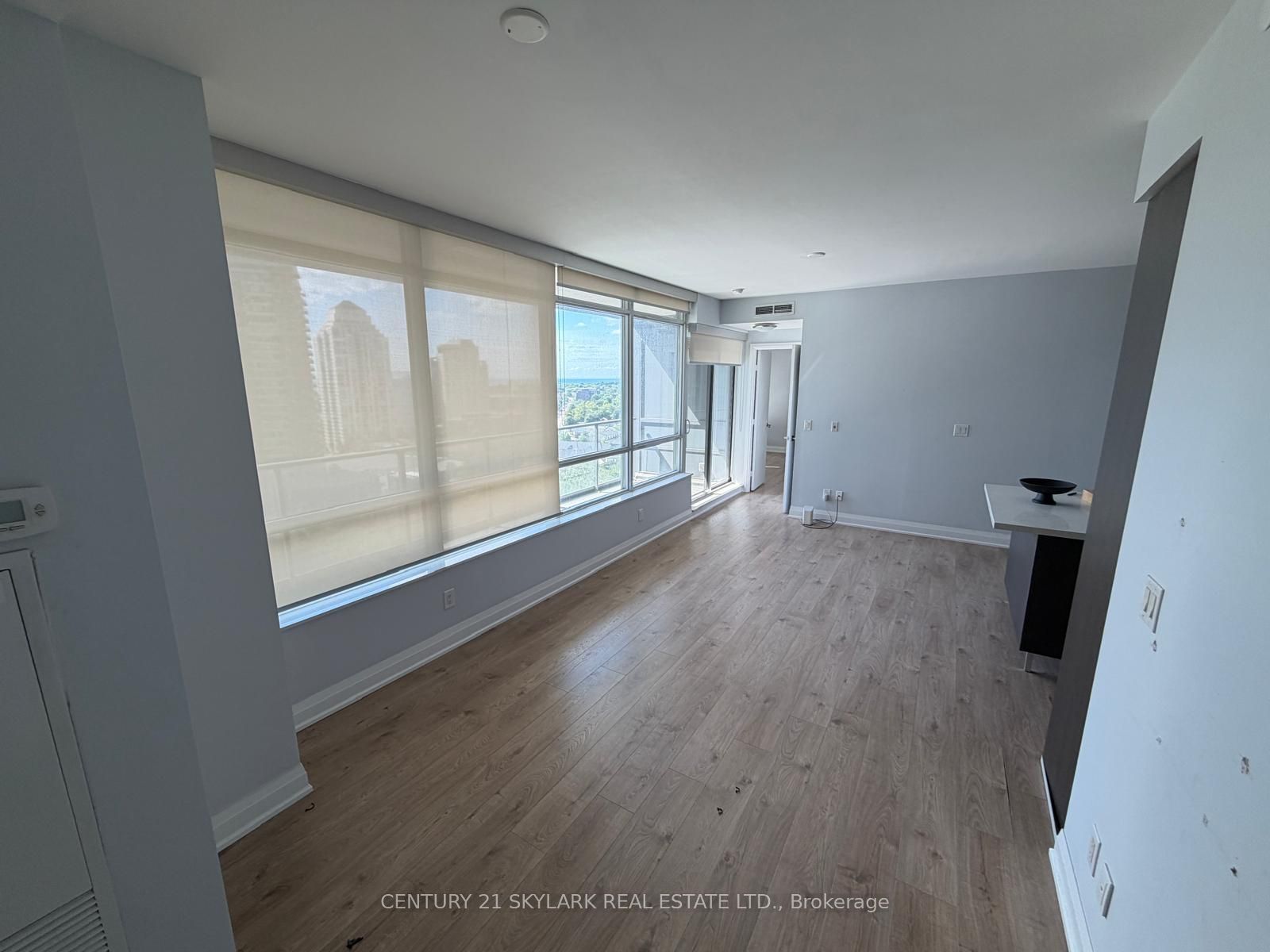 36 Parklawn Road 1510, Toronto, ON M8Y 3H8 photo 4