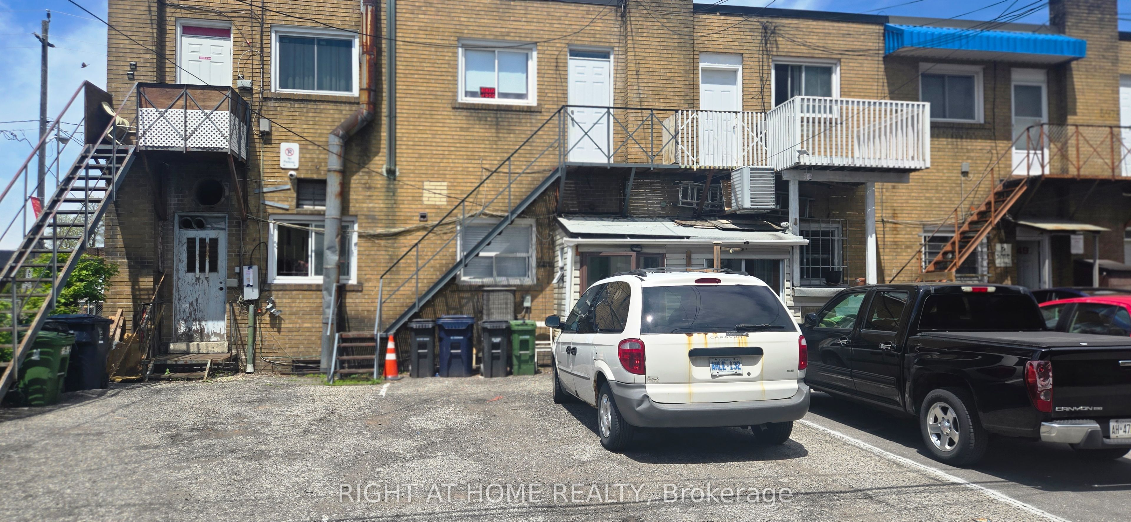 553 Rogers Road, Toronto, ON M6M 1B4 photo 2