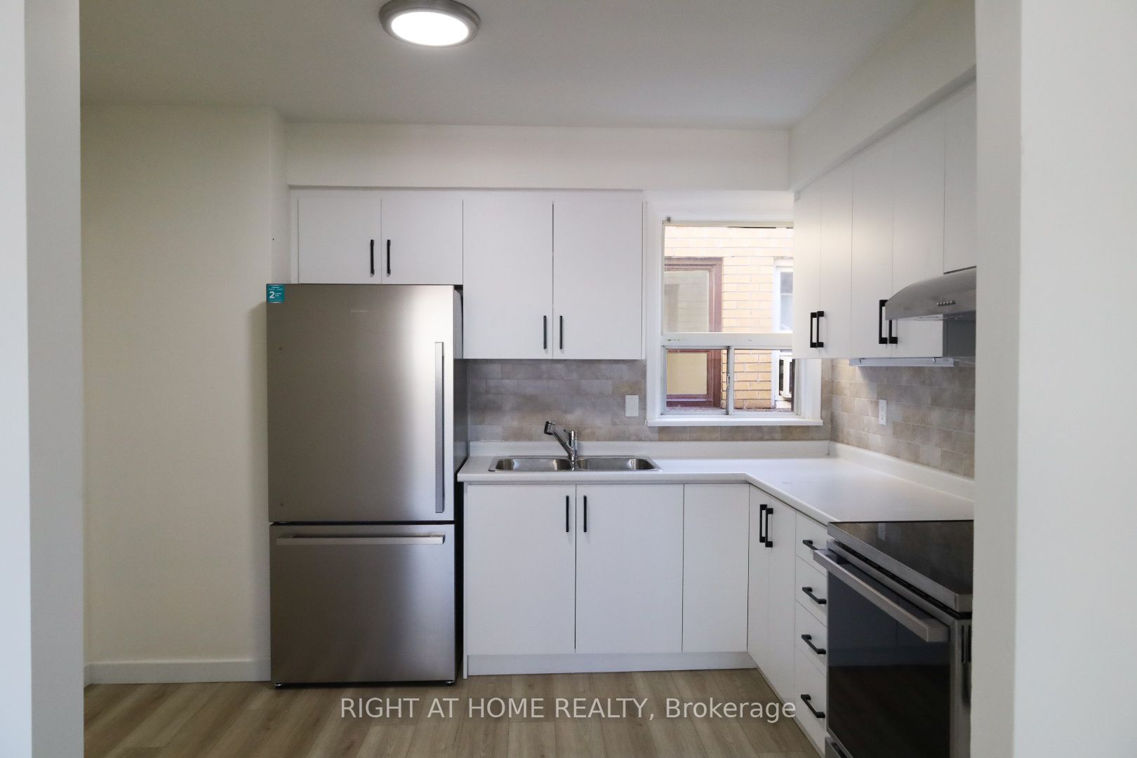 553 Rogers Road, Toronto, ON M6M 1B4 photo 3
