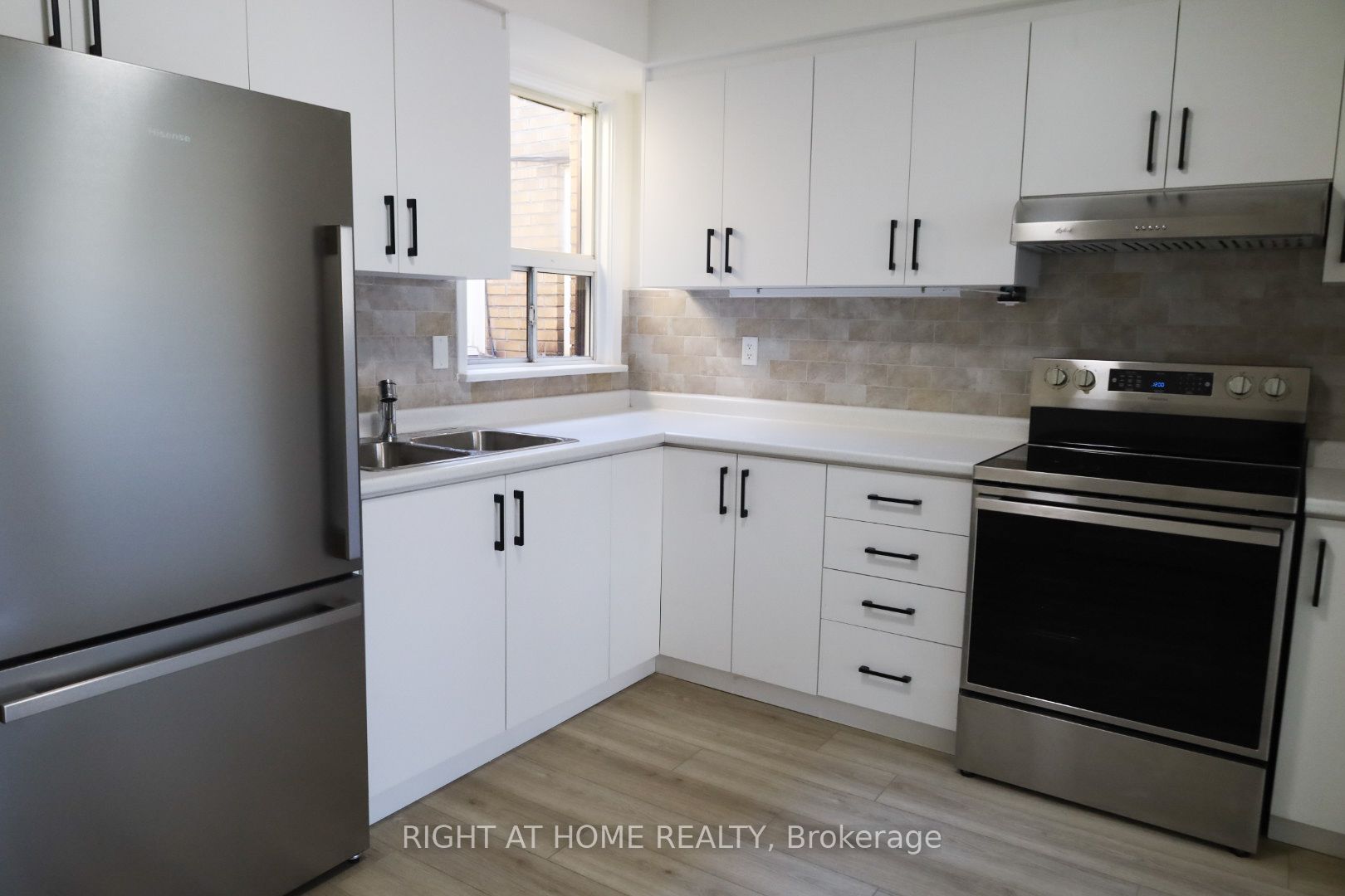 553 Rogers Road, Toronto, ON M6M 1B4 photo 4