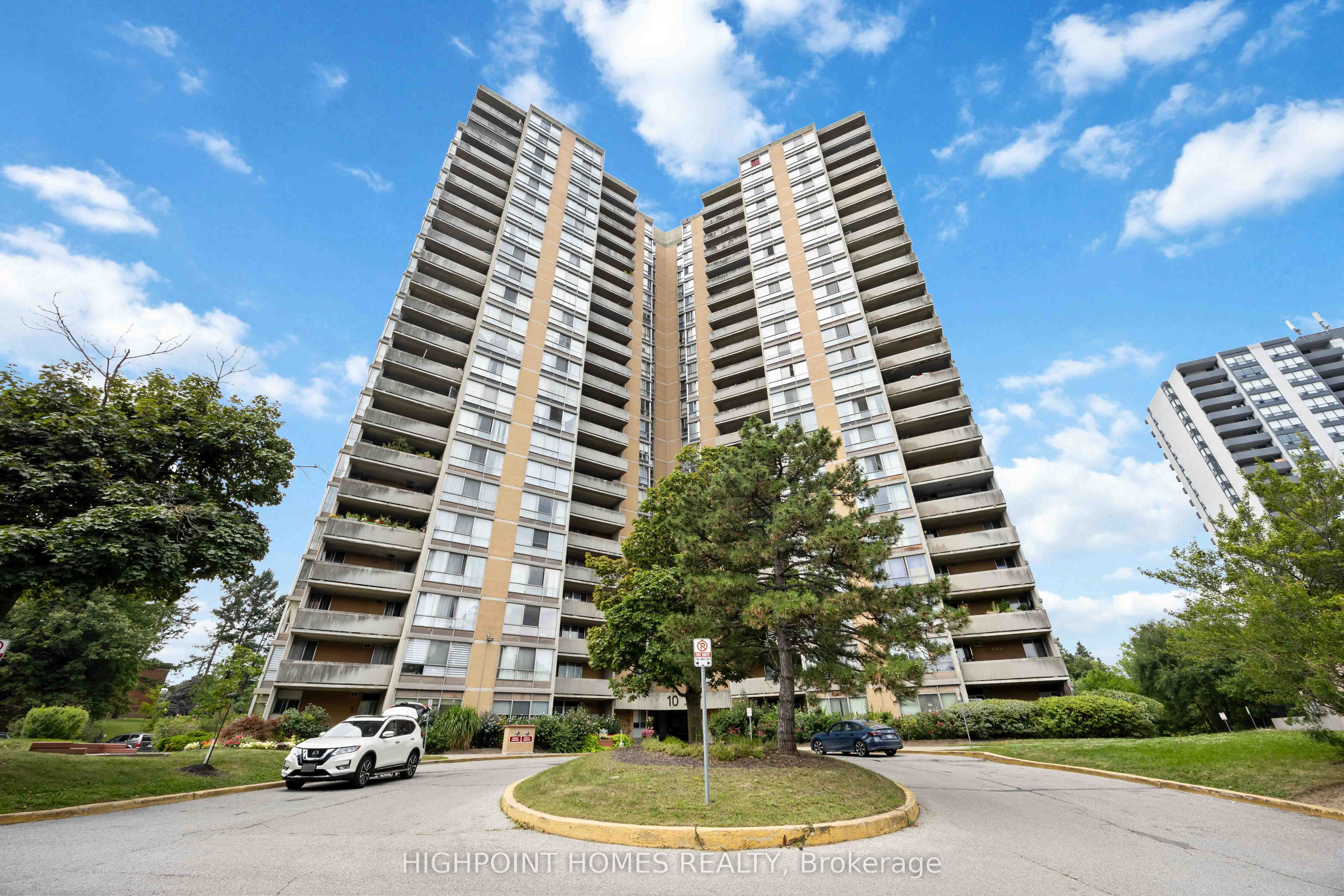 10 Martha Eaton Way 109, Toronto, ON M6M 5B3