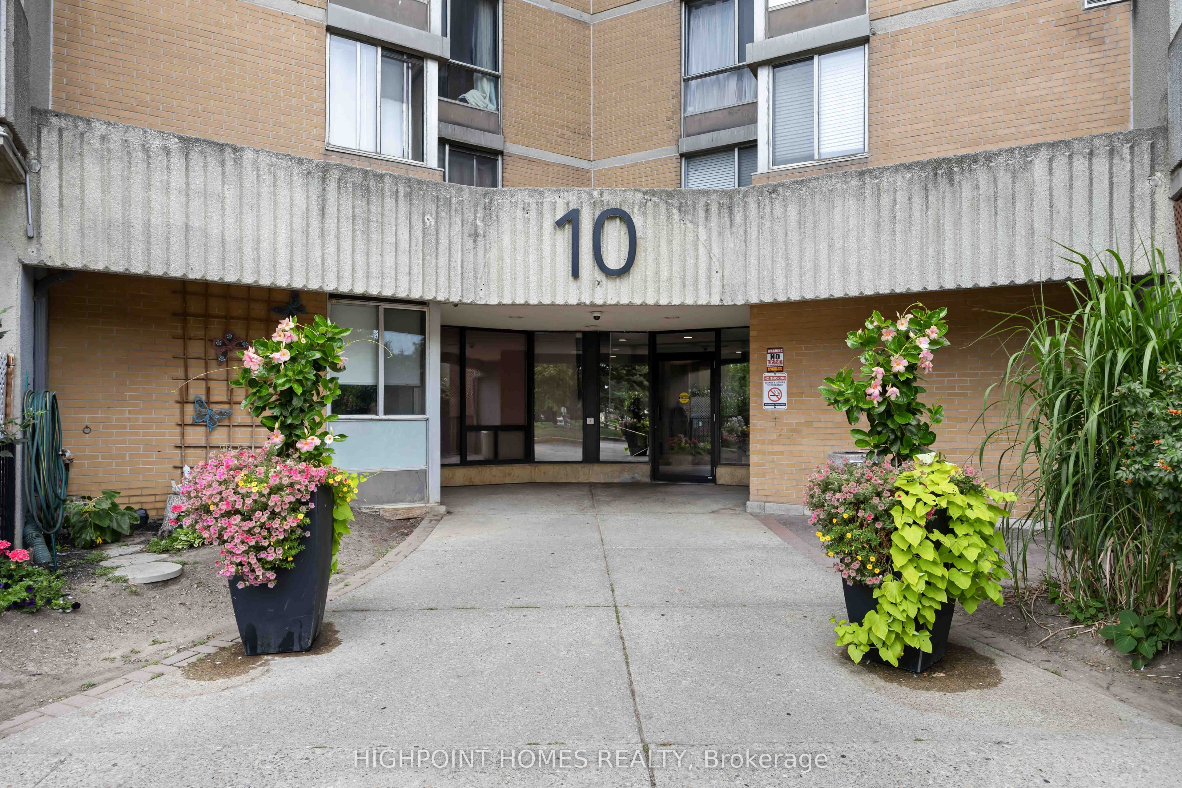 10 Martha Eaton Way 109, Toronto, ON M6M 5B3 photo 2