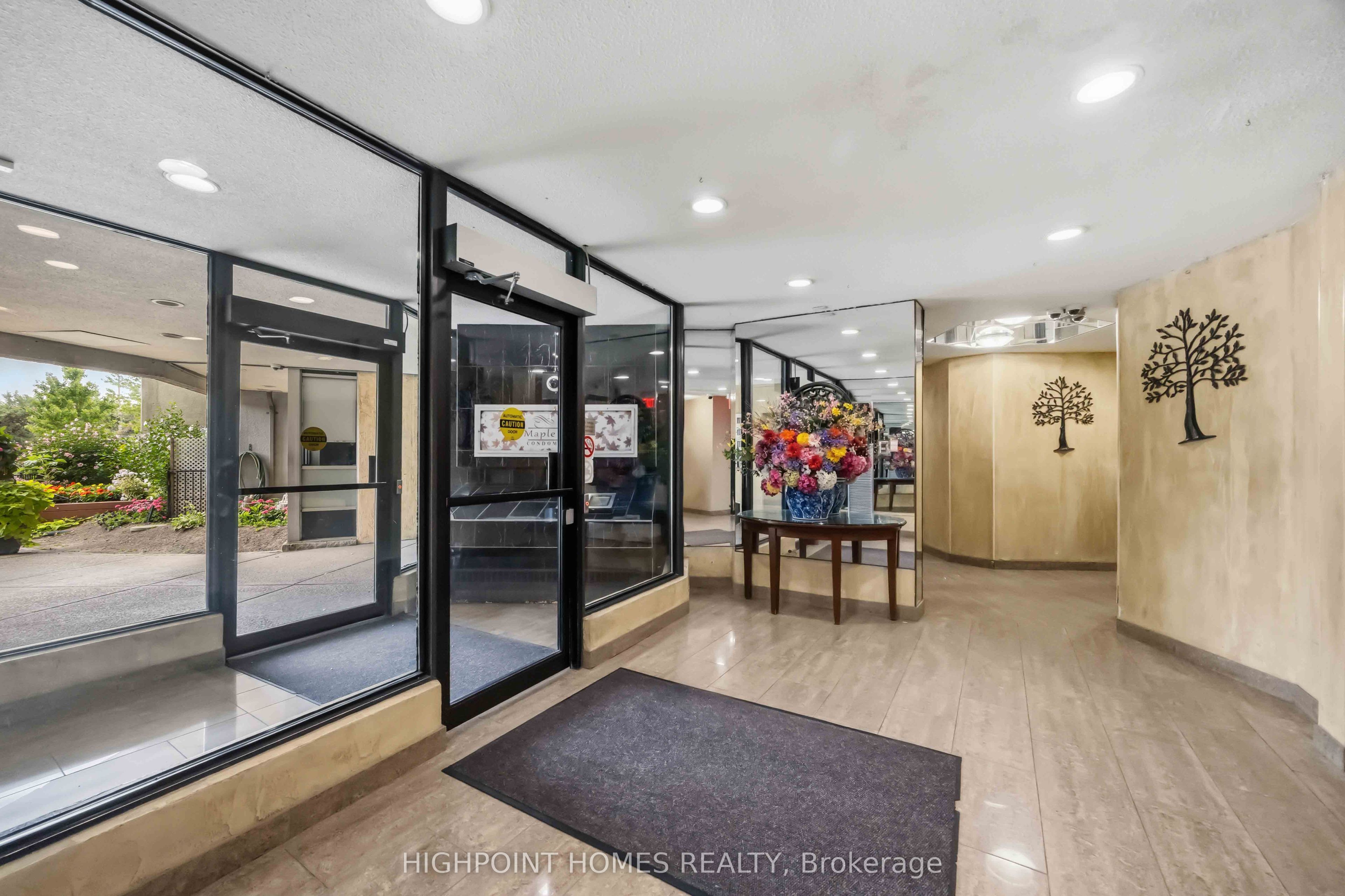 10 Martha Eaton Way 109, Toronto, ON M6M 5B3 photo 3