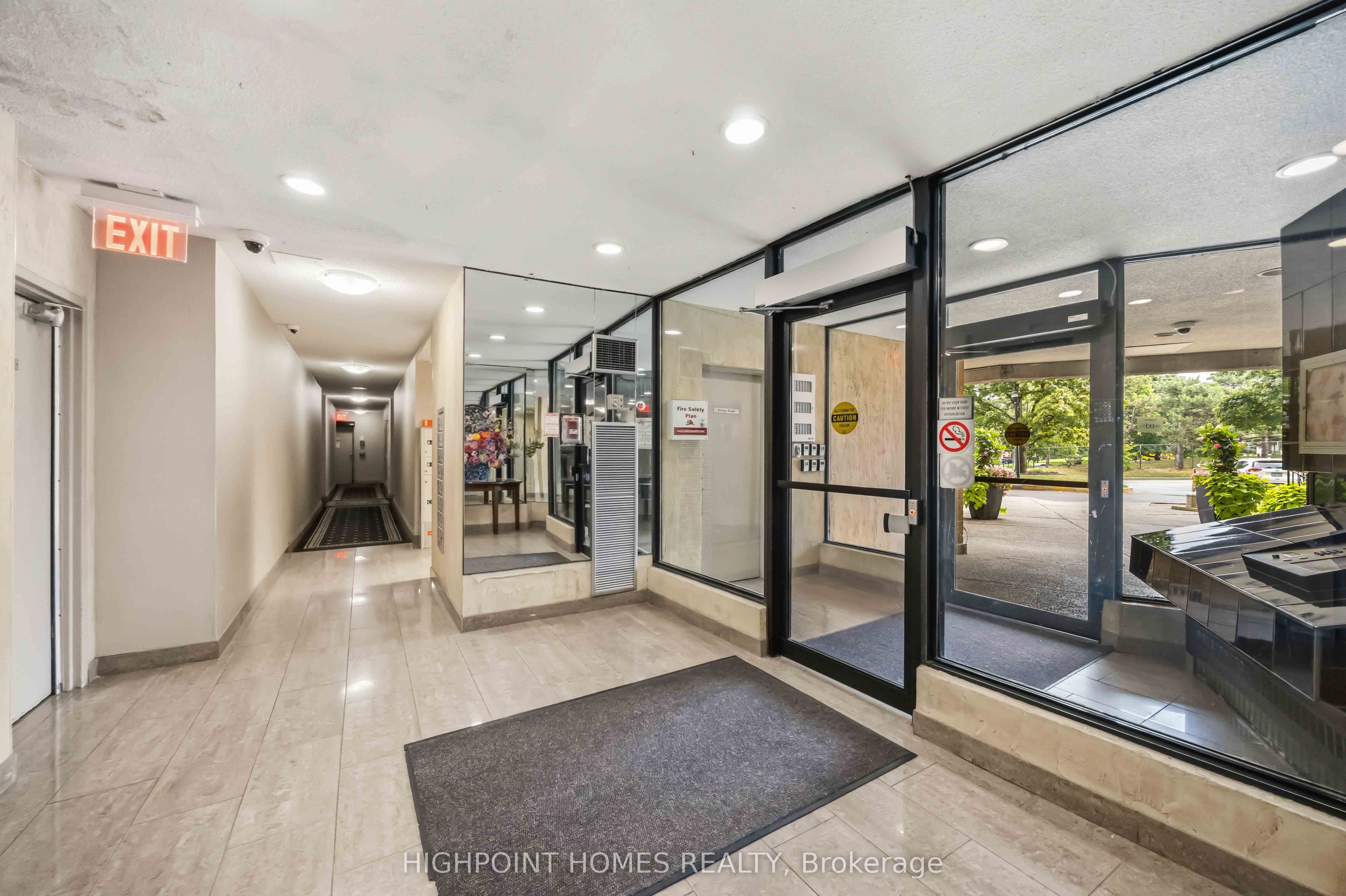 10 Martha Eaton Way 109, Toronto, ON M6M 5B3 photo 4