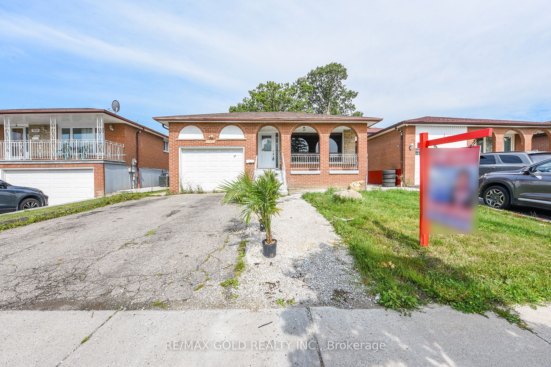 7624 Middleshire Drive, Mississauga, ON L4T 3S2 photo 2