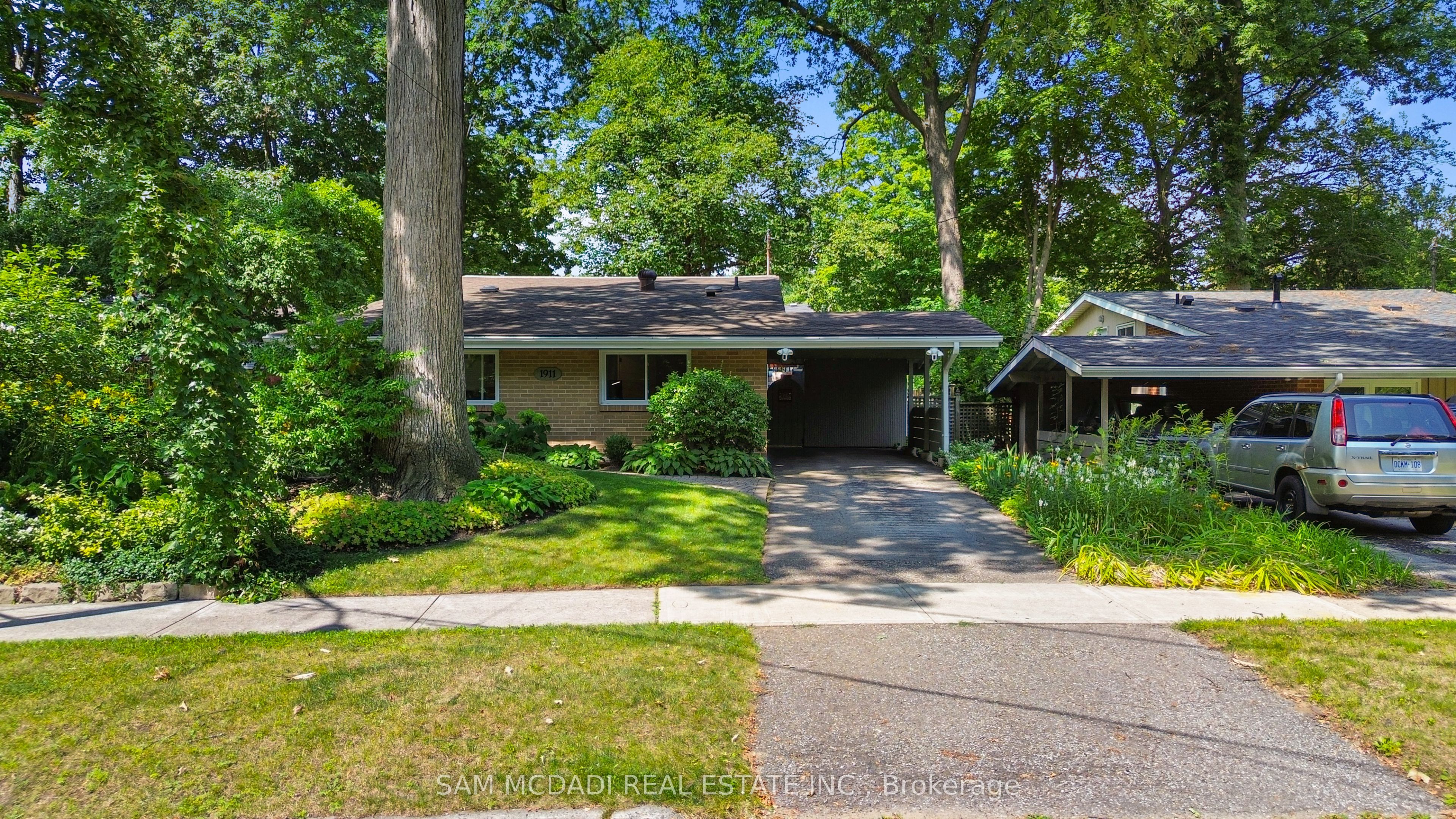 1911 Delaney Drive, Mississauga, ON L5J 3L2
