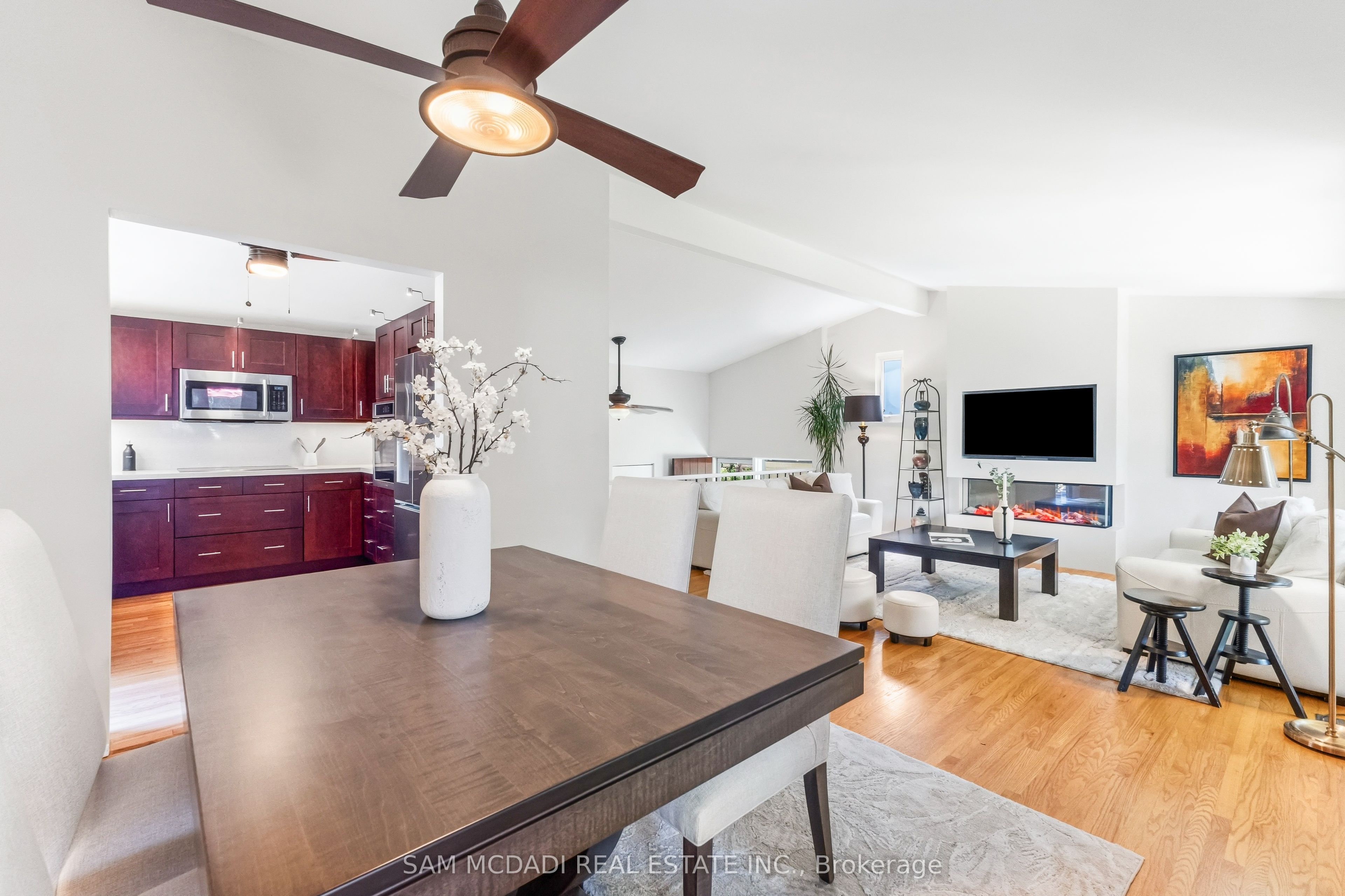 1911 Delaney Drive, Mississauga, ON L5J 3L2 photo 4