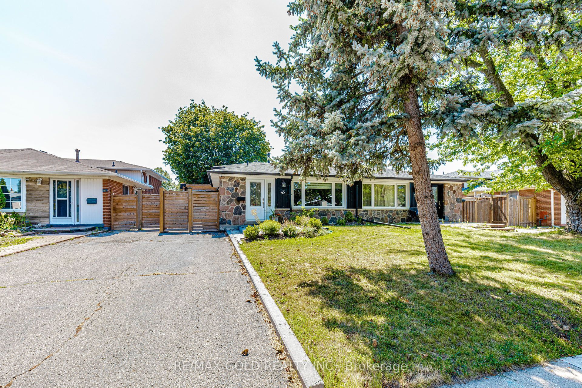 45 Grange Drive, Brampton, ON L6X 2H1