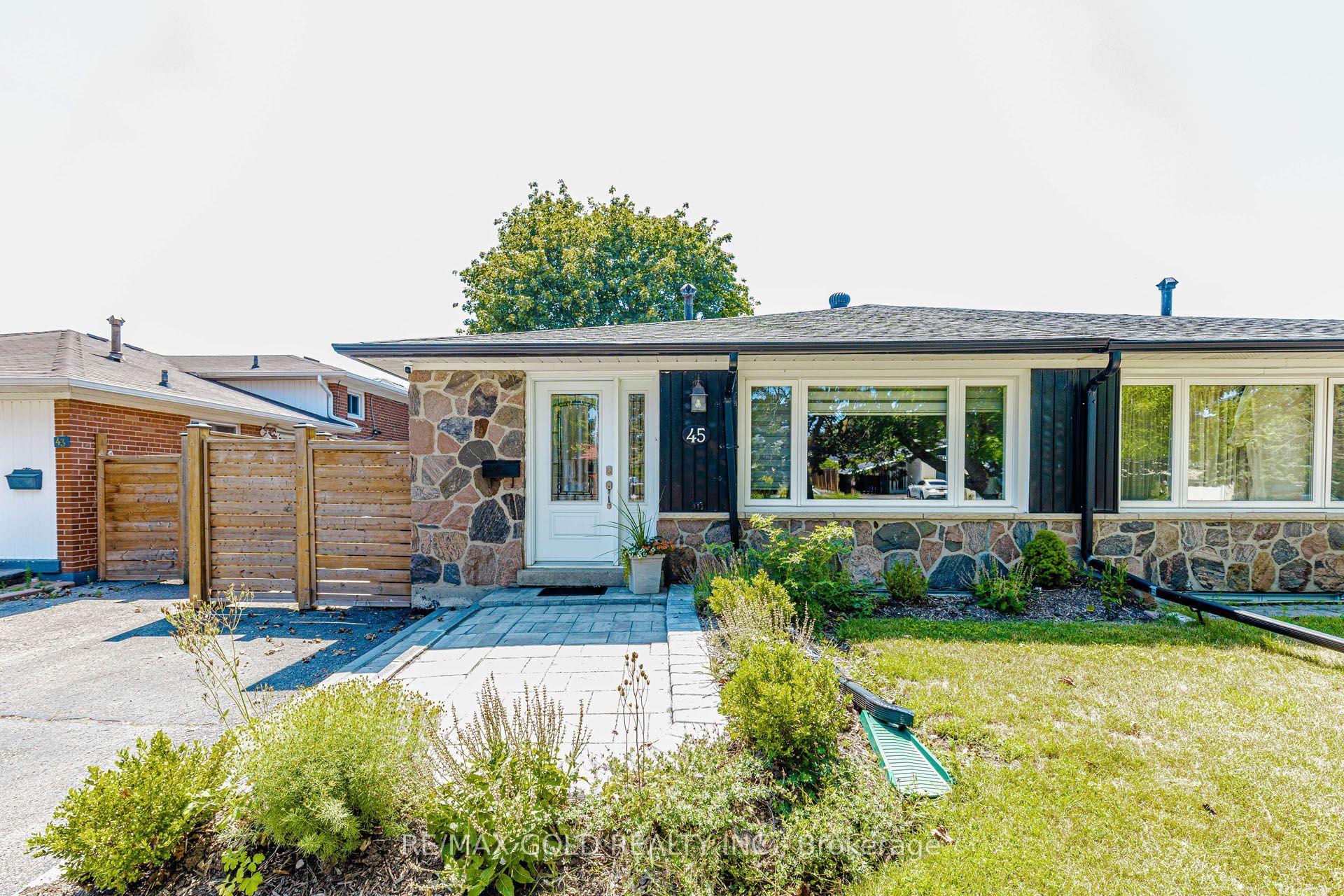 45 Grange Drive, Brampton, ON L6X 2H1 photo 3