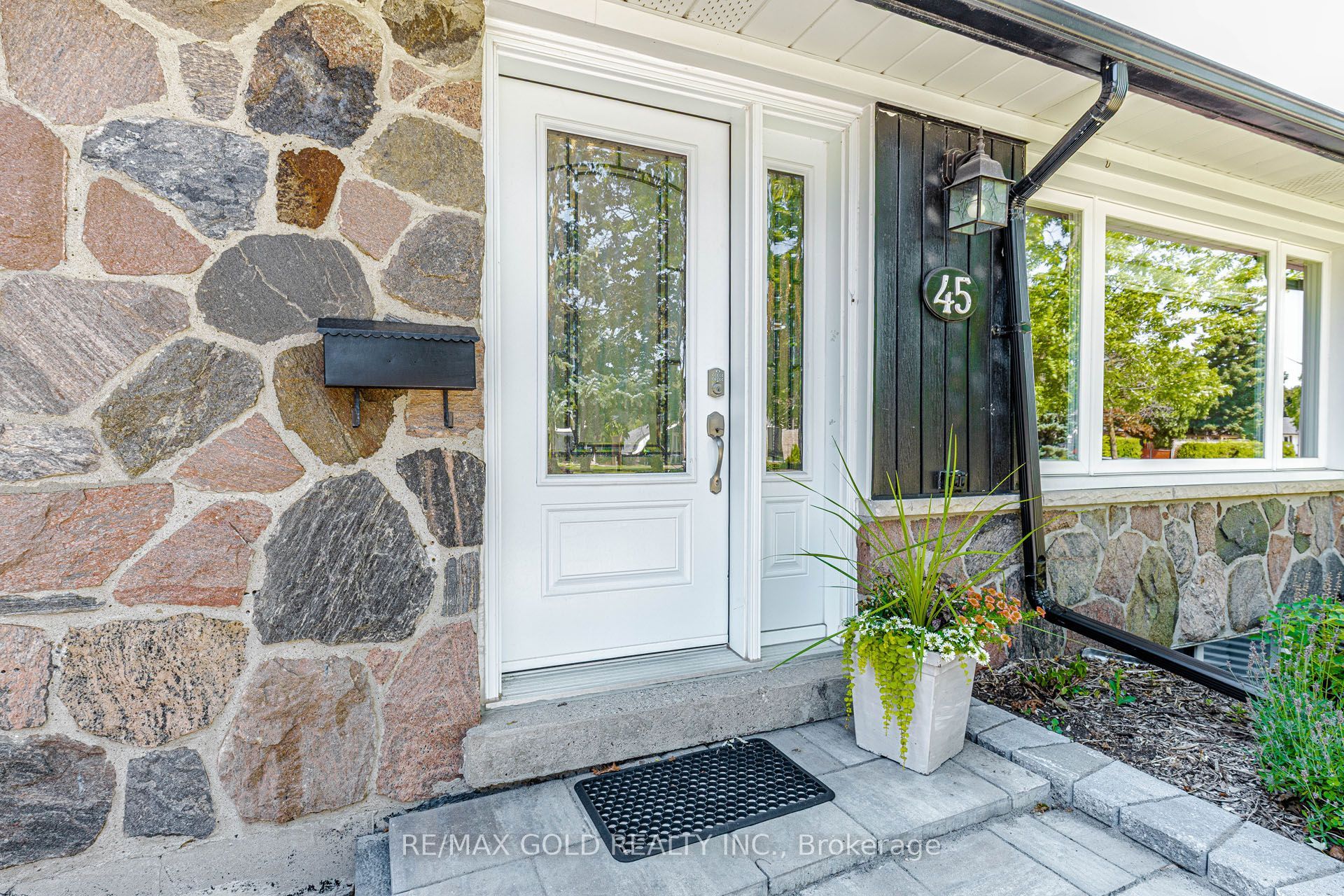 45 Grange Drive, Brampton, ON L6X 2H1 photo 4