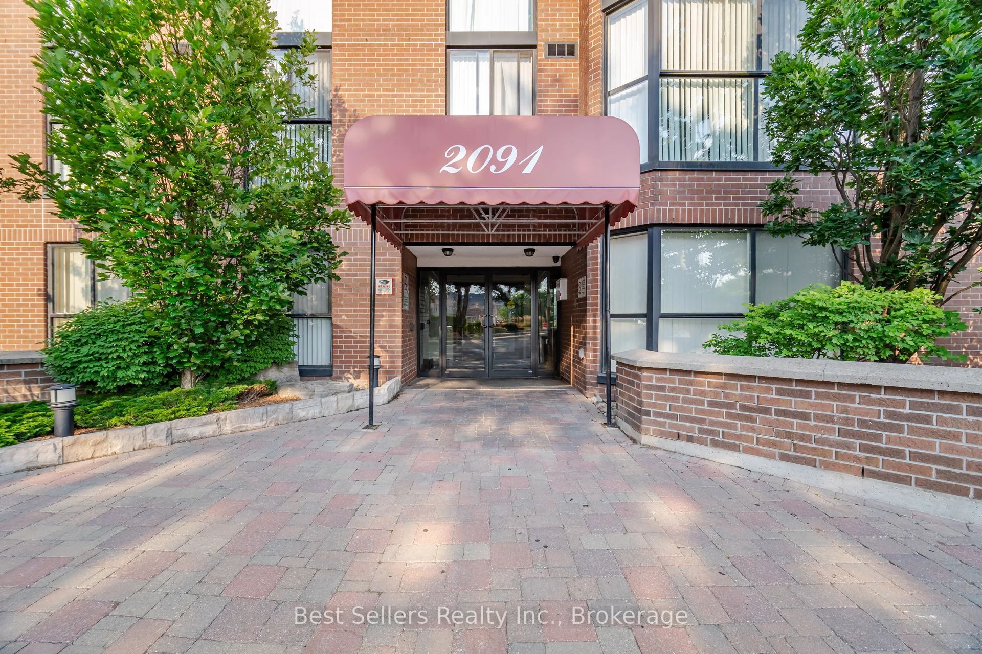 2091 Hurontario Street 411, Mississauga, ON L5A 4E6 photo 2