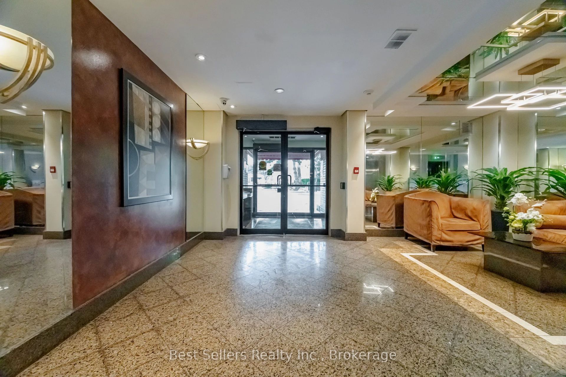 2091 Hurontario Street 411, Mississauga, ON L5A 4E6 photo 3