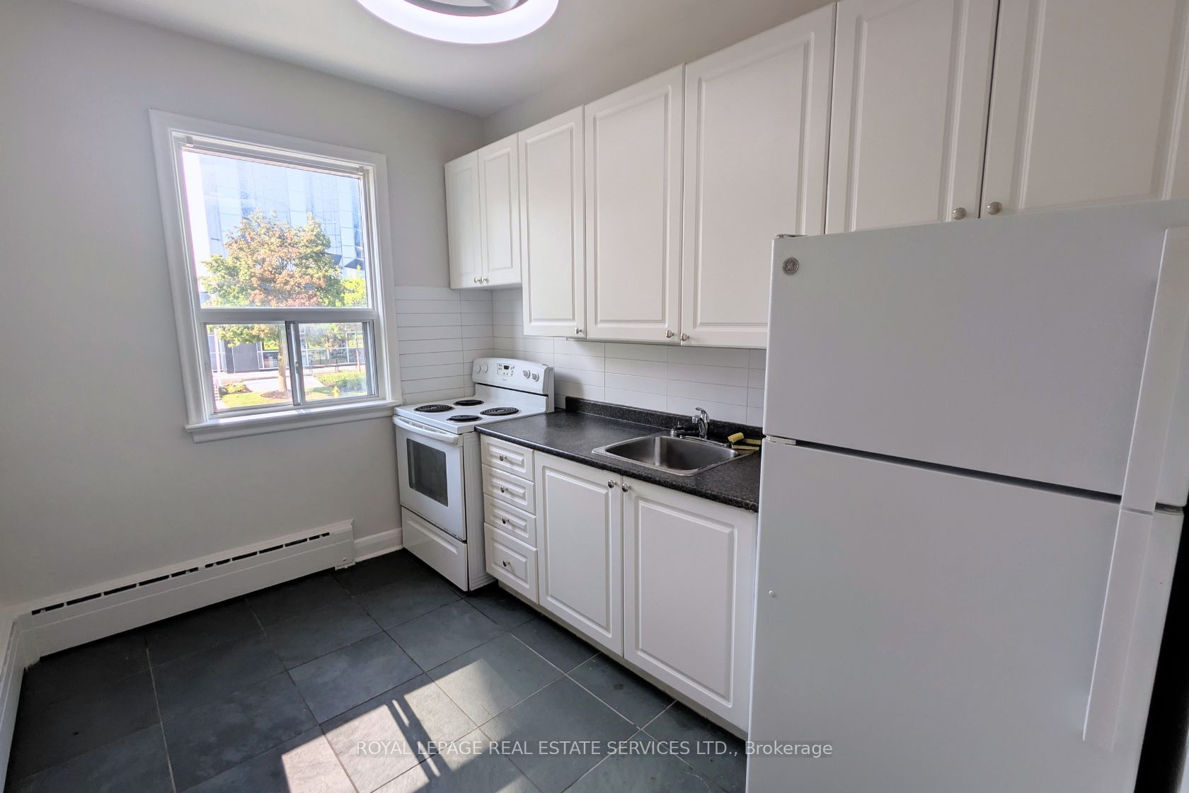 3367 Bloor Street W 1, Toronto, ON M8X 1G2