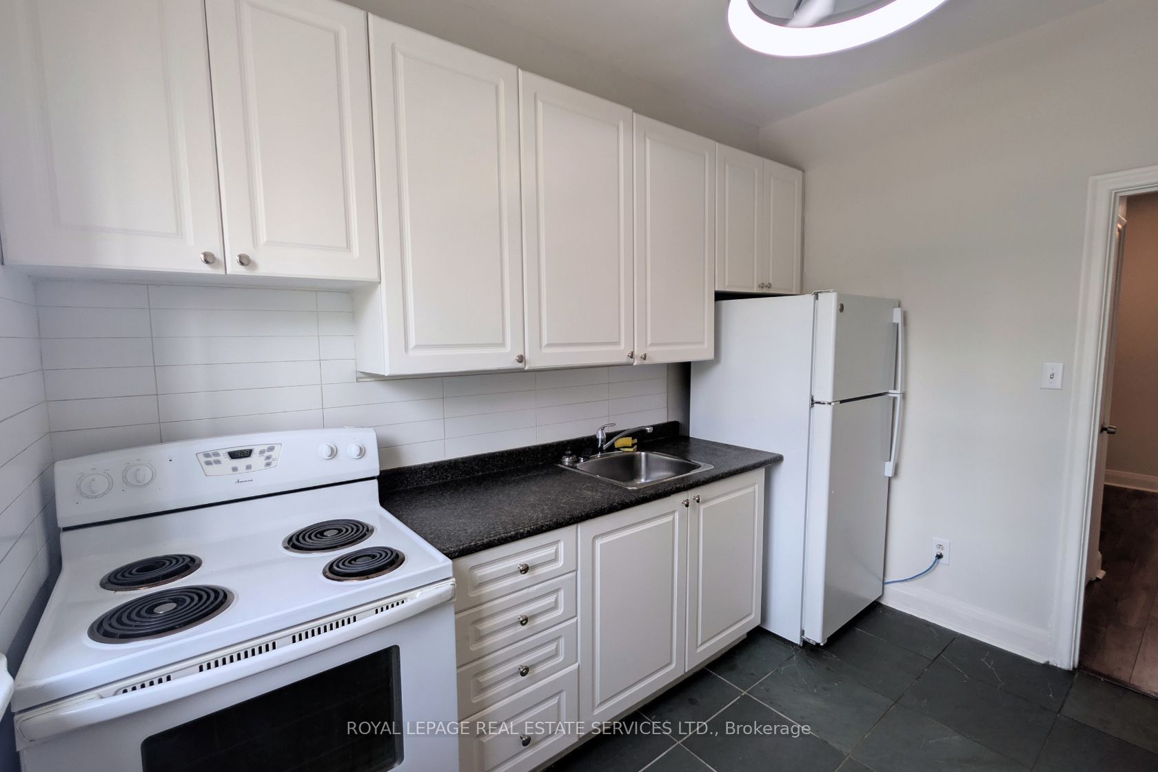 3367 Bloor Street W 1, Toronto, ON M8X 1G2 photo 3