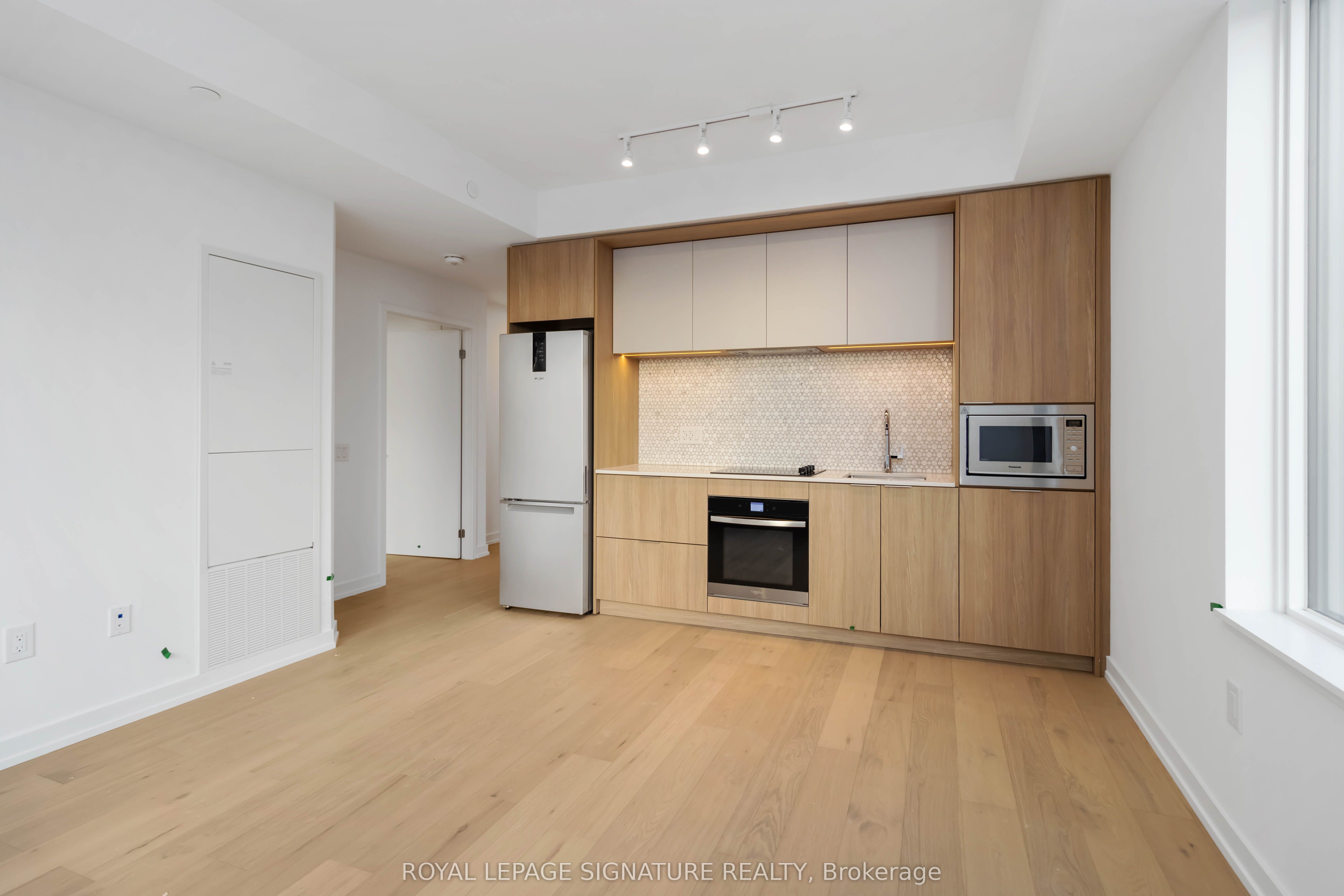 395 Square One Drive 2004, Mississauga, ON L5B 0P6 photo 4