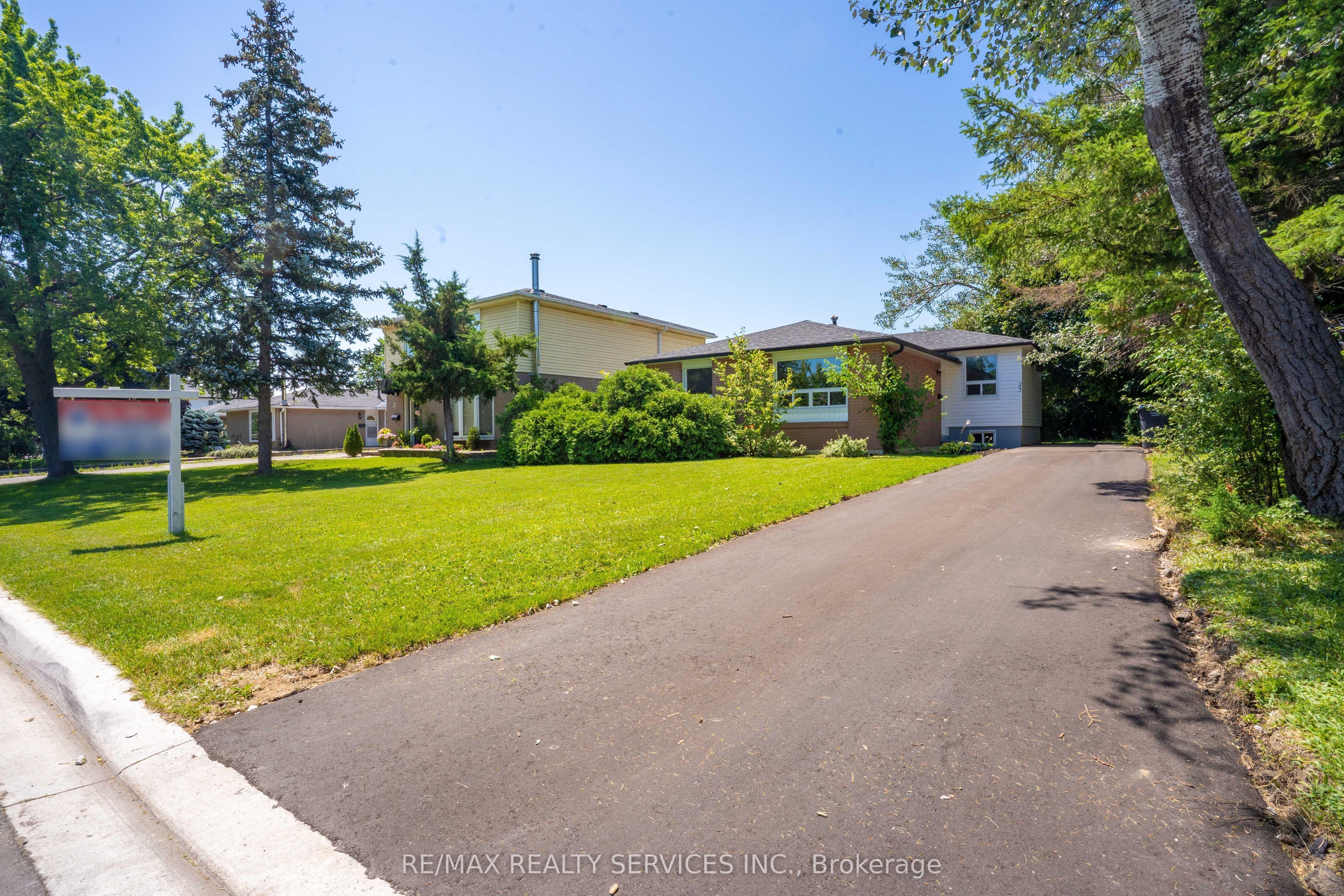 23 Fidelia Crescent Upper Level, Brampton, ON L6T 3P7 photo 2