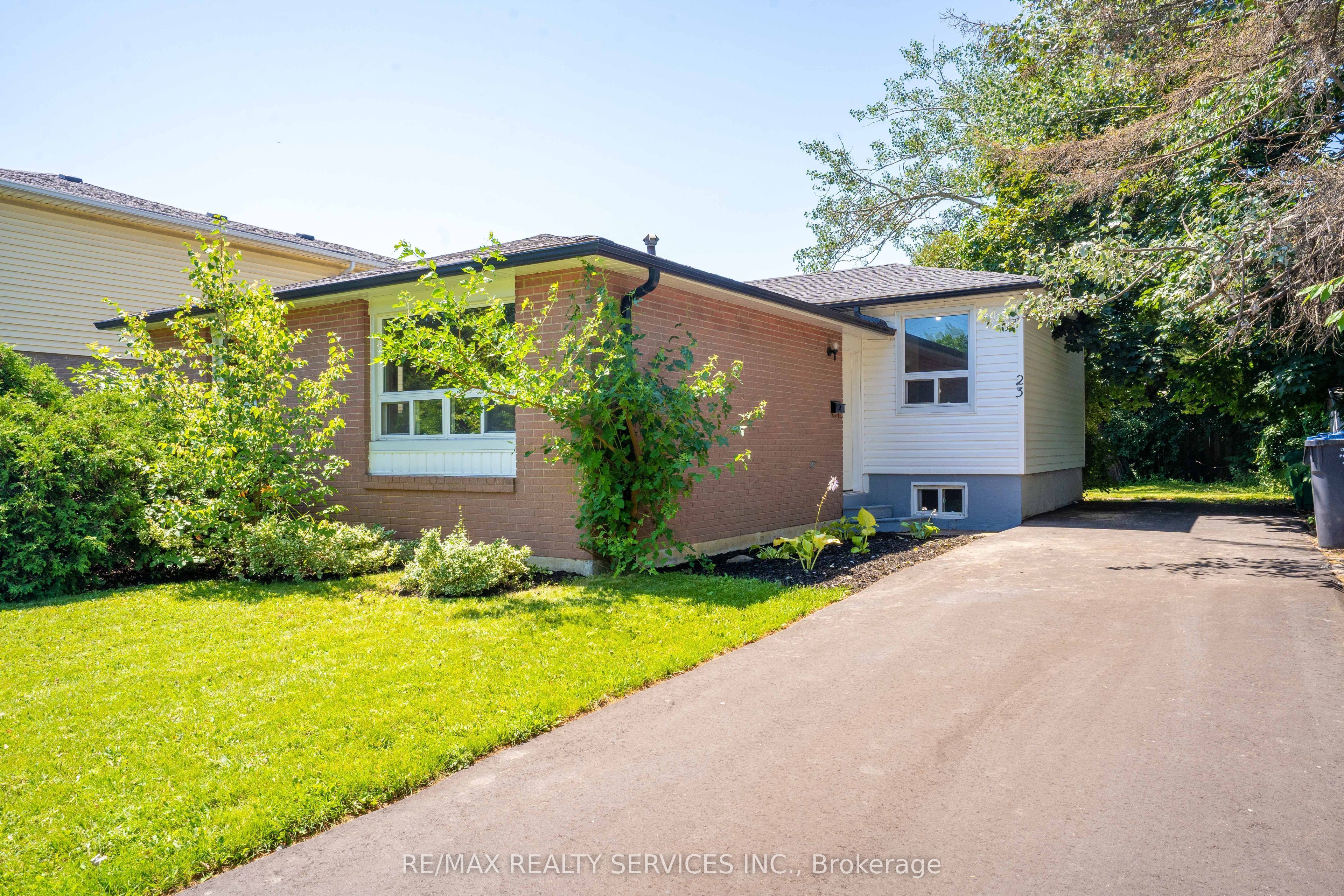 23 Fidelia Crescent Upper Level, Brampton, ON L6T 3P7 photo 4