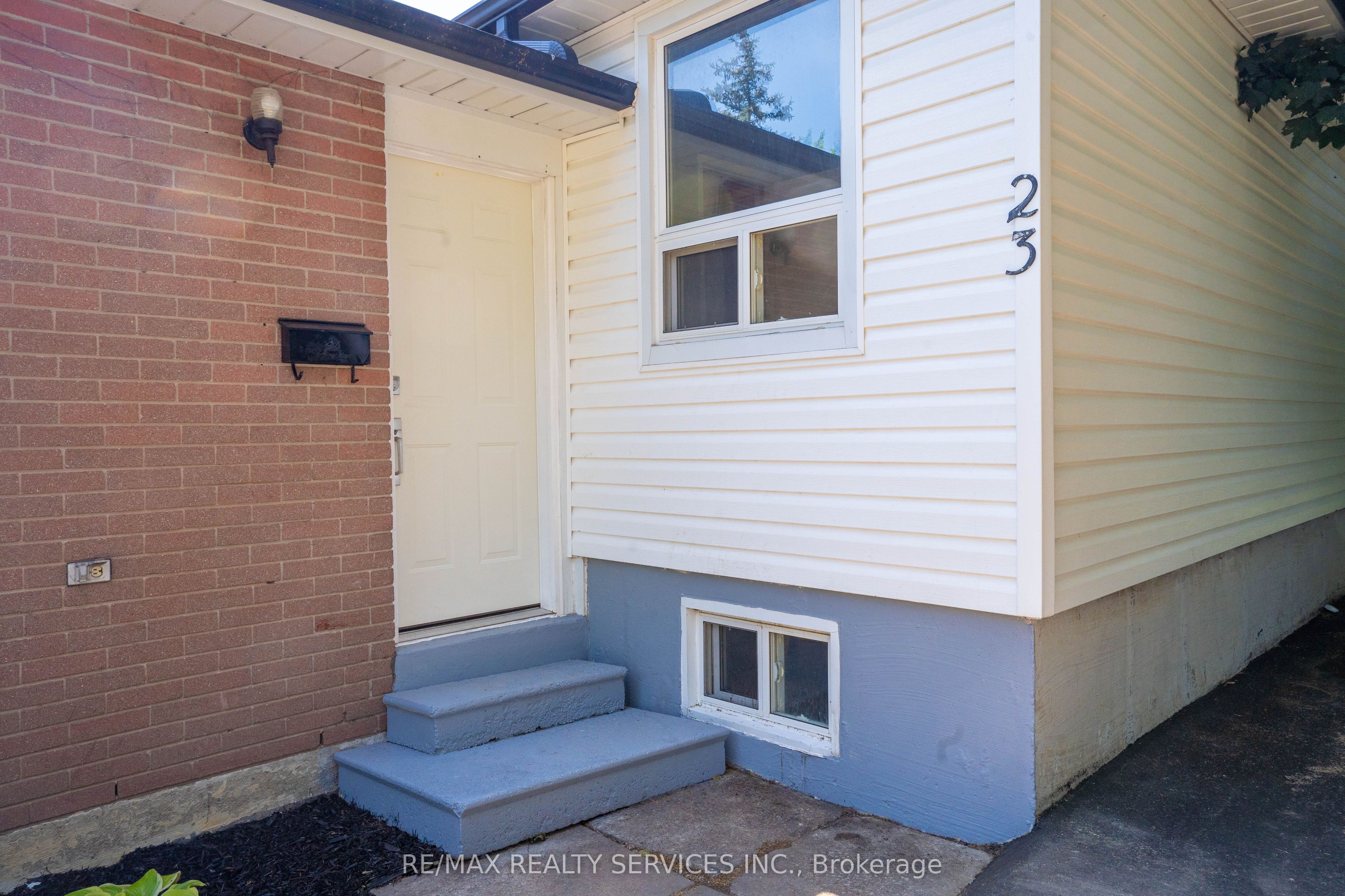 23 Fidelia Crescent Upper Level, Brampton, ON L6T 3P7 photo 5