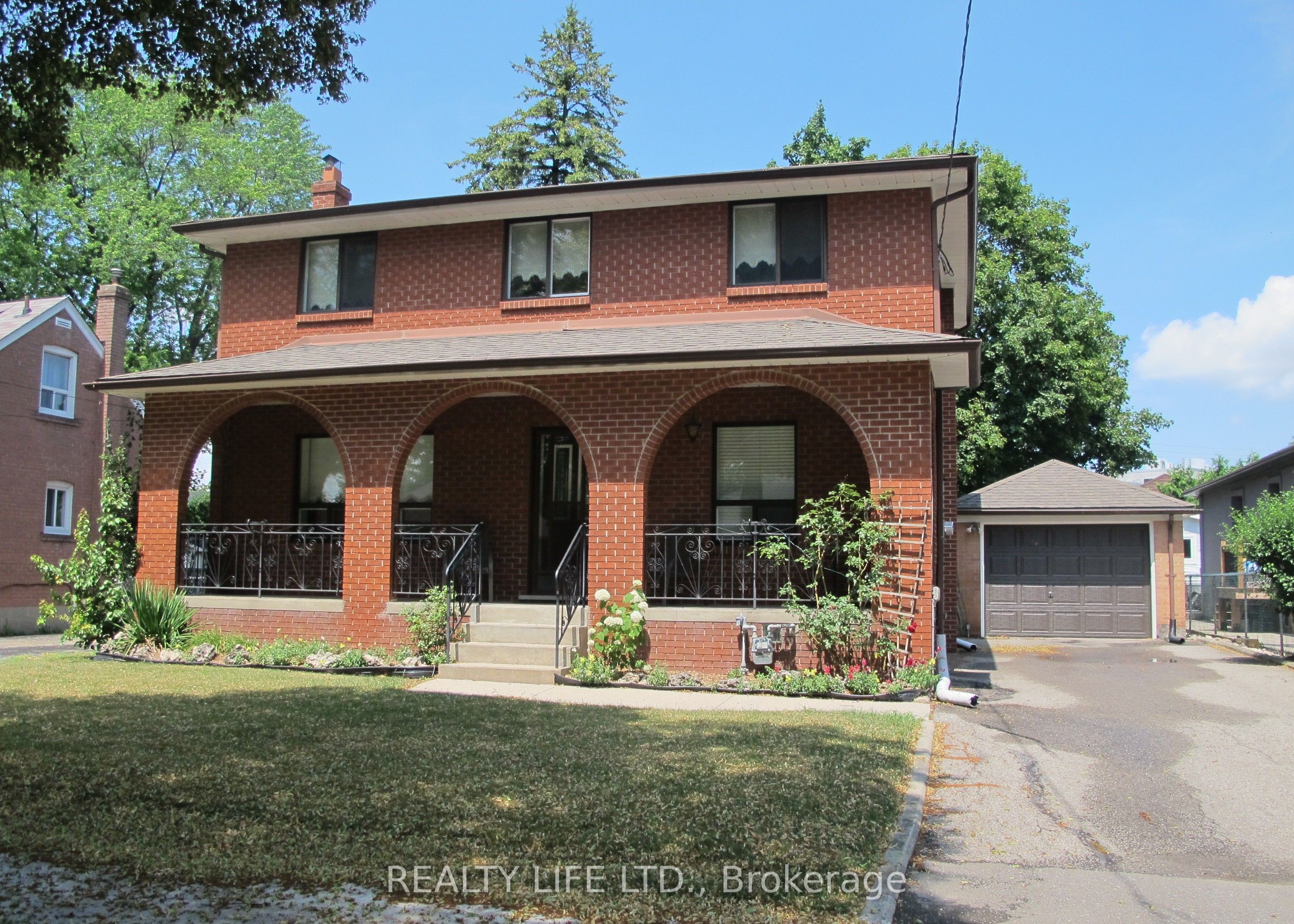 4 Rosalie Avenue, Toronto, ON M3L 1C5