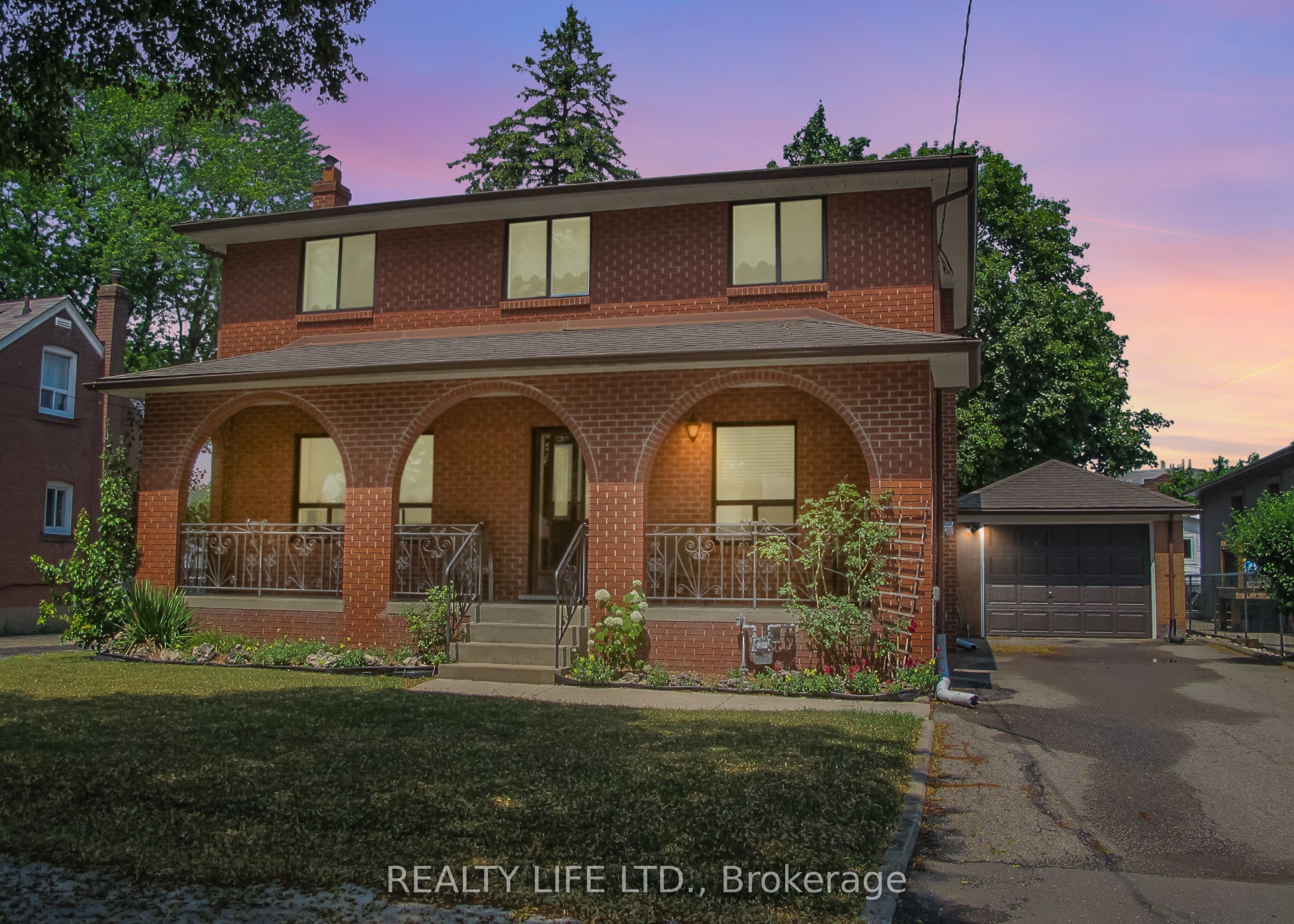 4 Rosalie Avenue, Toronto, ON M3L 1C5 photo 2