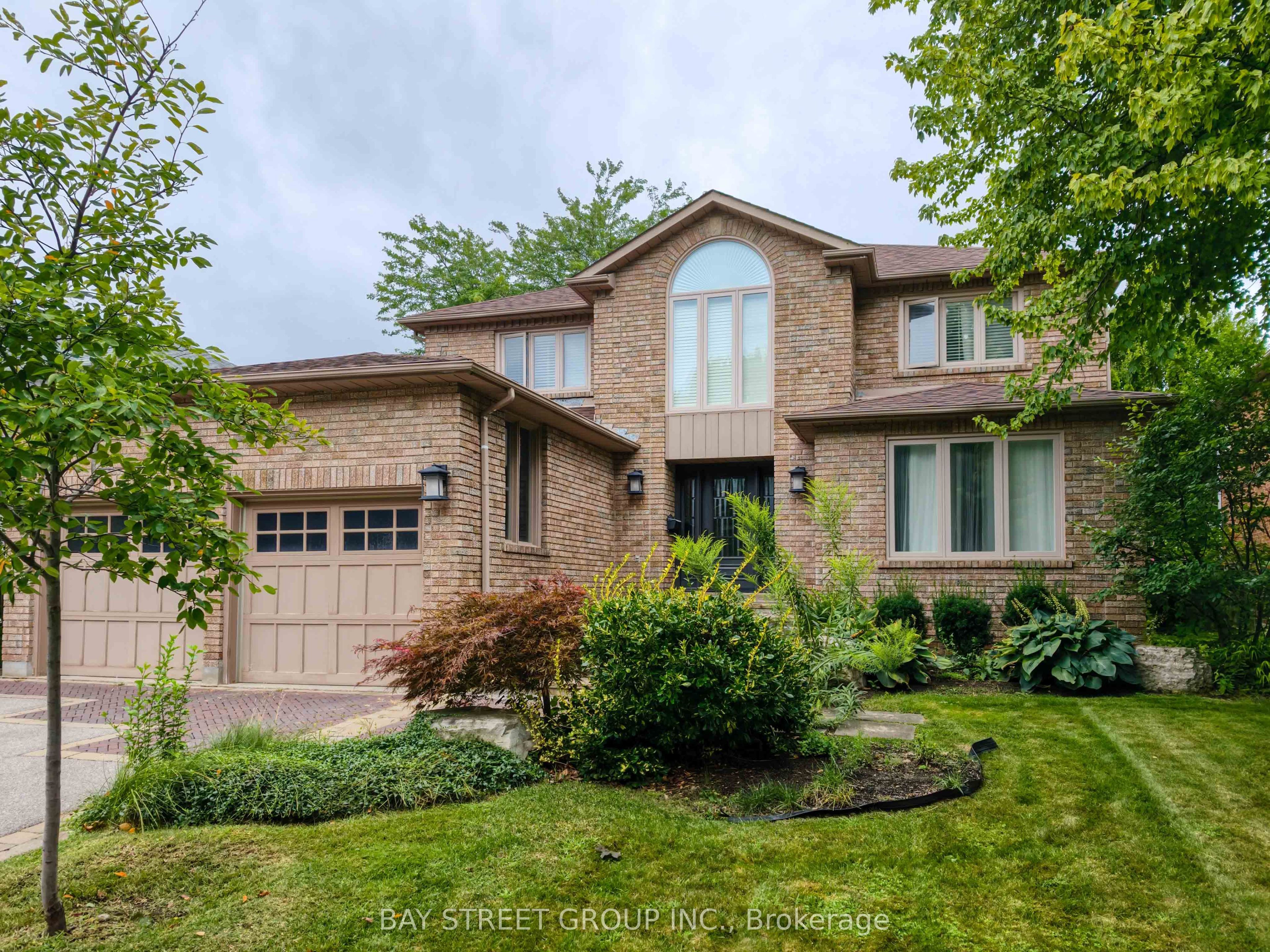 2191 Dunvegan Avenue, Oakville, ON L6J 6P2