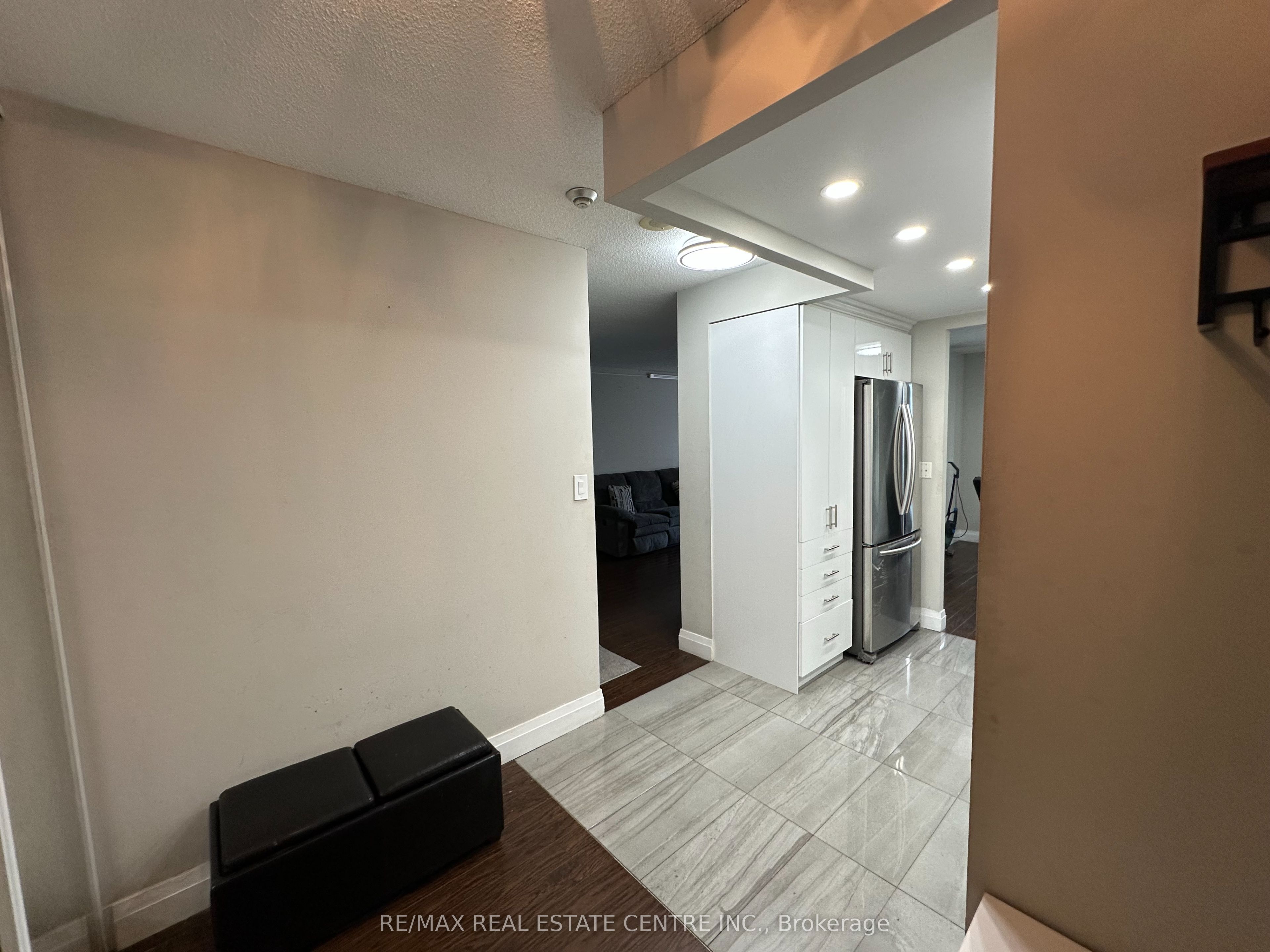 155 Hillcrest Avenue 912, Mississauga, ON L5B 3Z2 photo 2