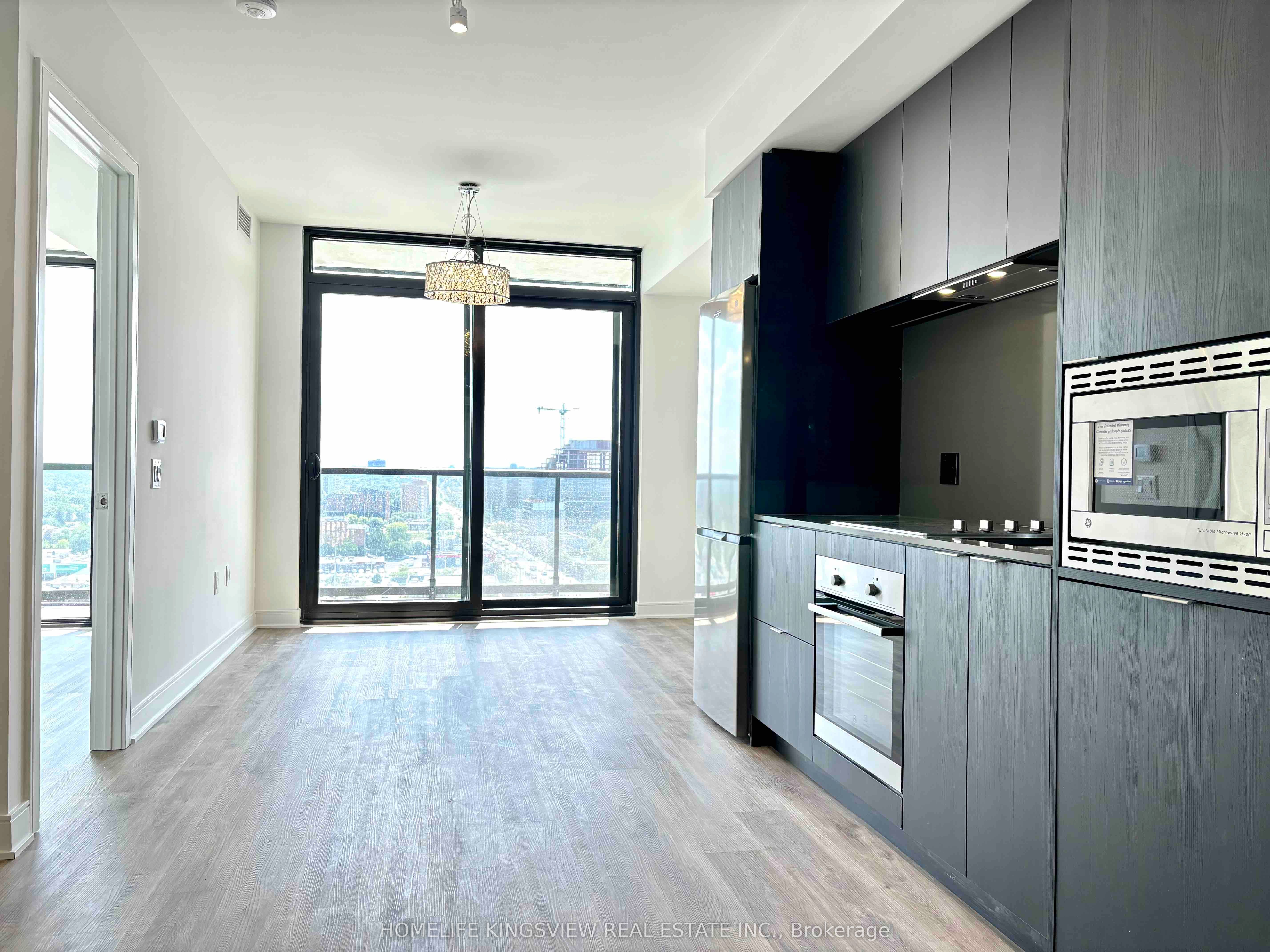 86 Dundas Street E 1518, Mississauga, ON L5A 0B1 photo 5